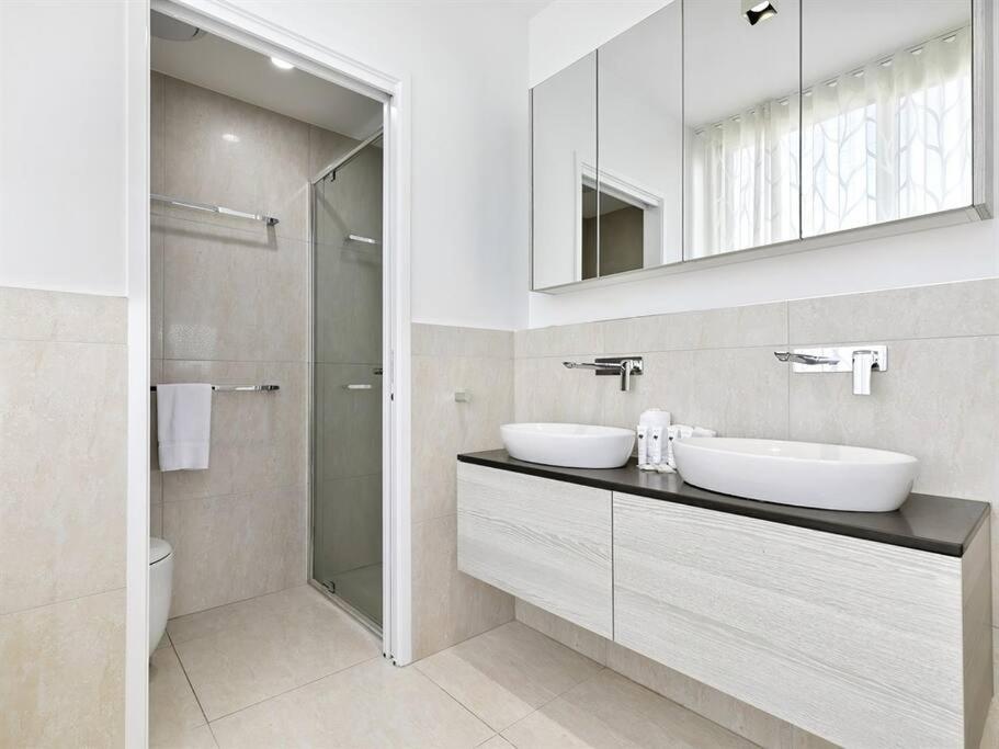 Elysee Beachside Apartments Alexandra Headland