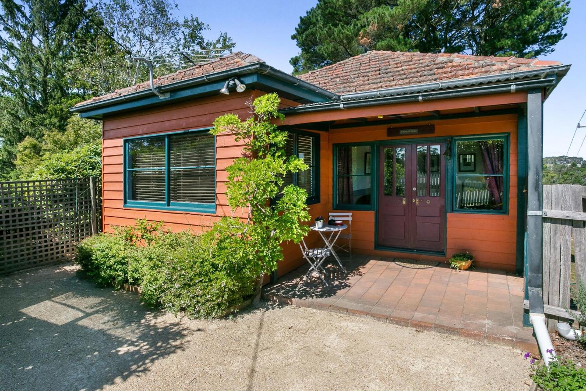 Hotel Carinya Cottage - Image 1