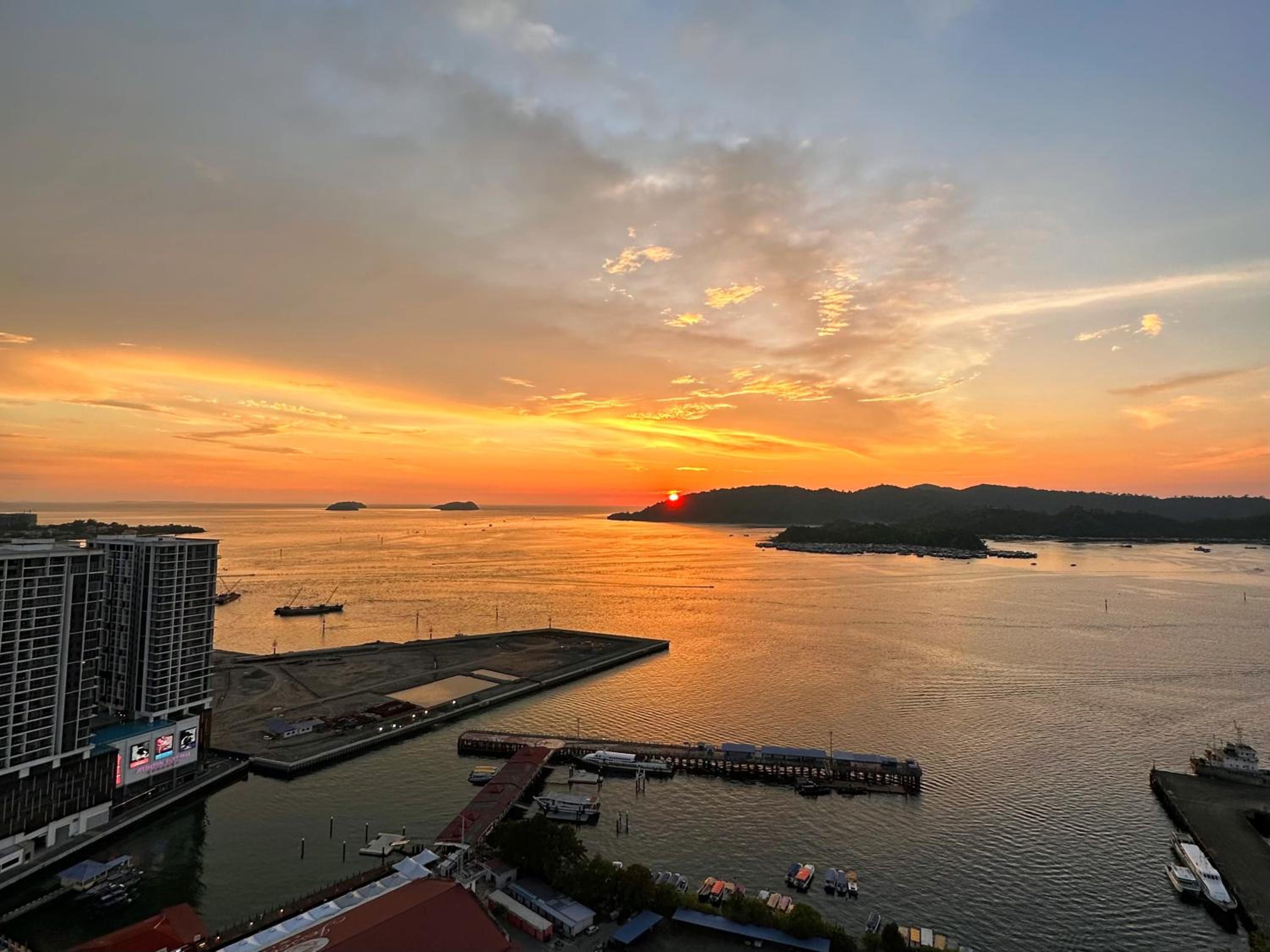 DREAMHOOD IN Jesslton Quay - NEAR SURIA SABAH 亚庇日光寓 photo 1