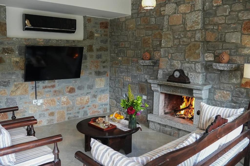 Mountain House Perampela