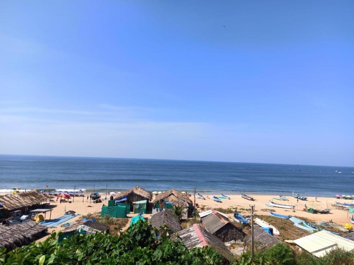 Dee Joy's Beach Place view 4