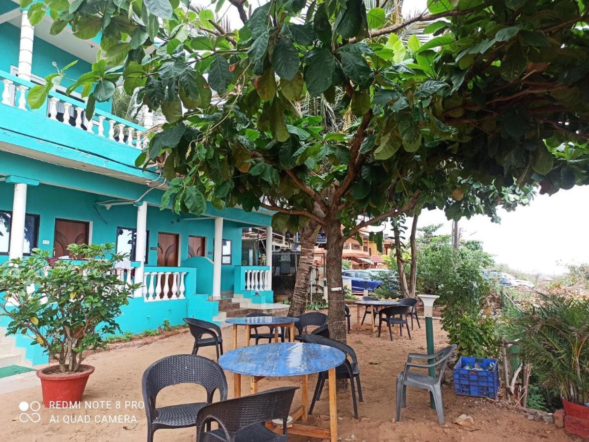 Dee Joy's Beach Place view 3