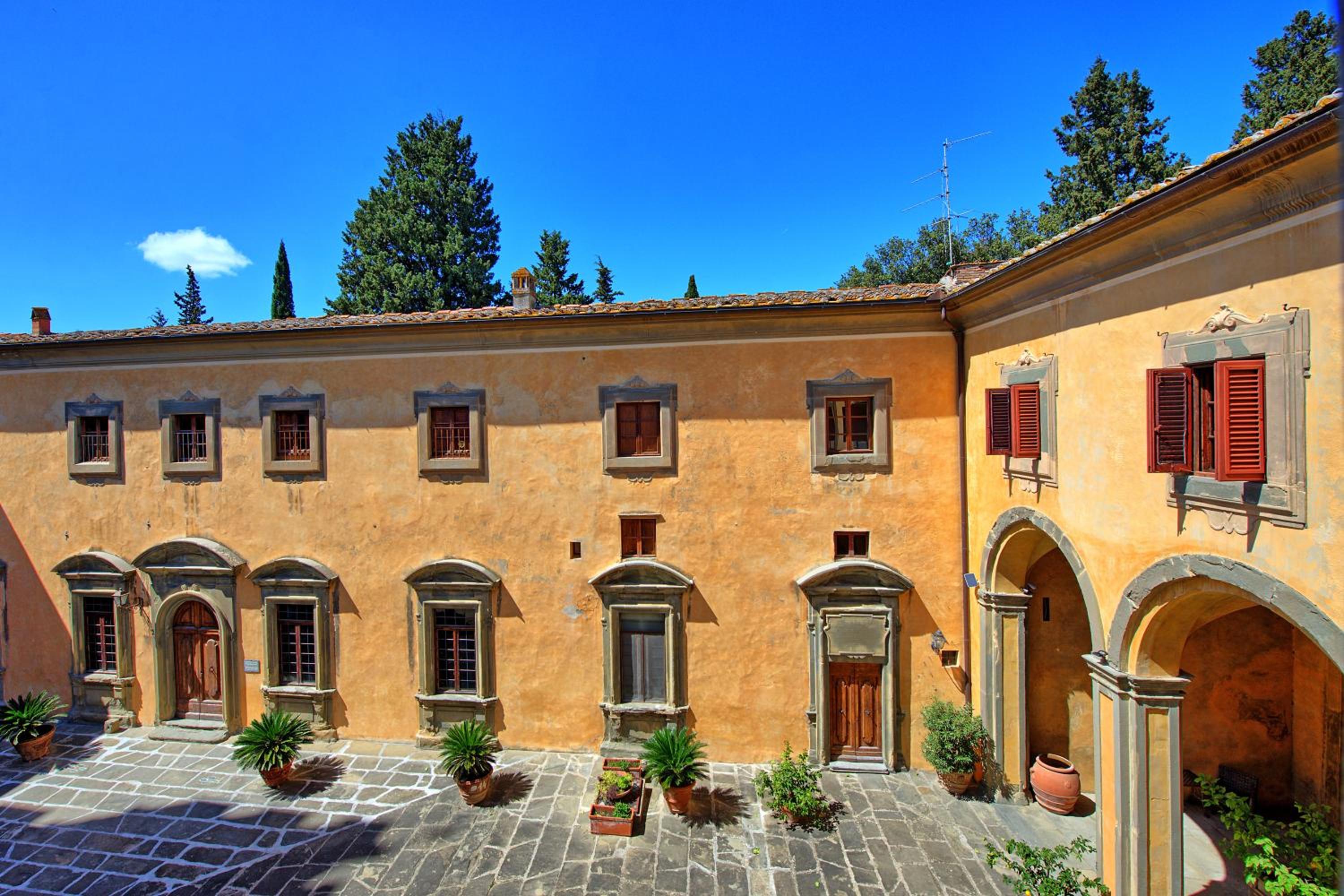 Castello di Montegufoni by PosarelliVillas
