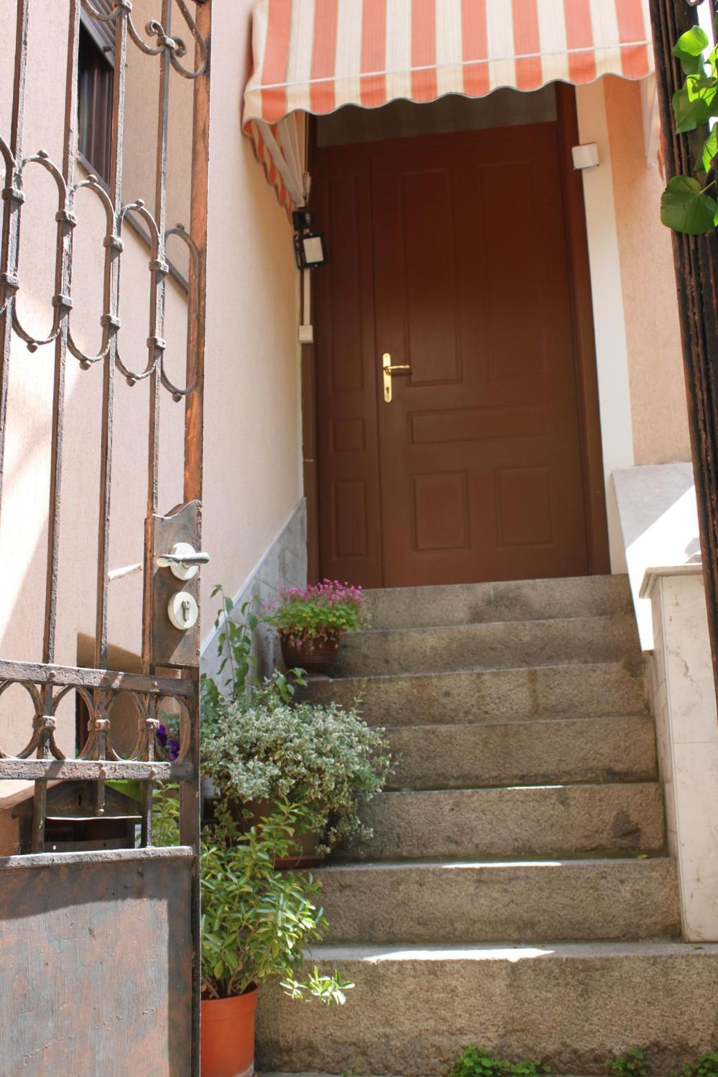 Orange House in the Old Town Plovdiv- free parking