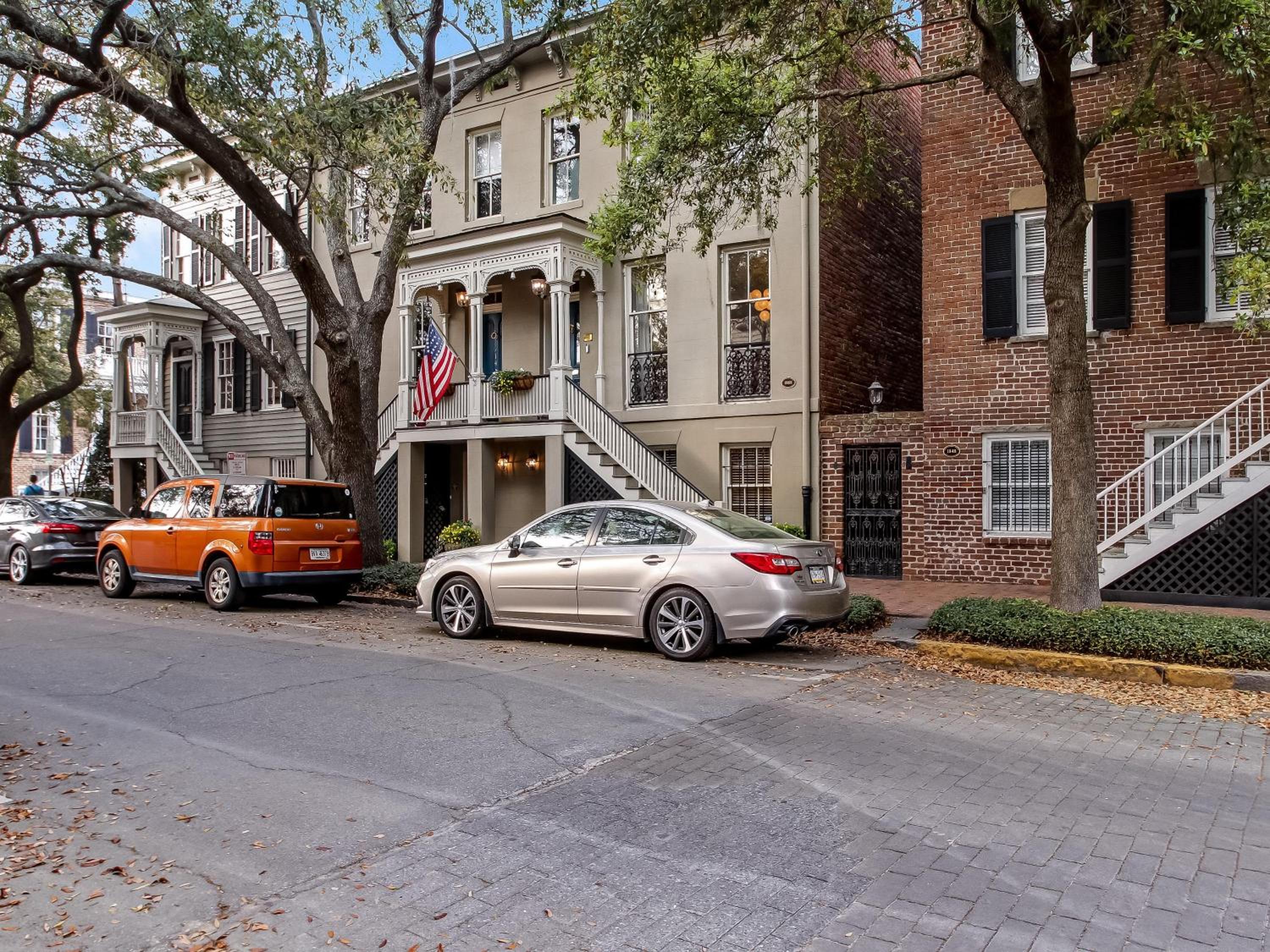 The LaRoche Estate on Pulaski Square view 4