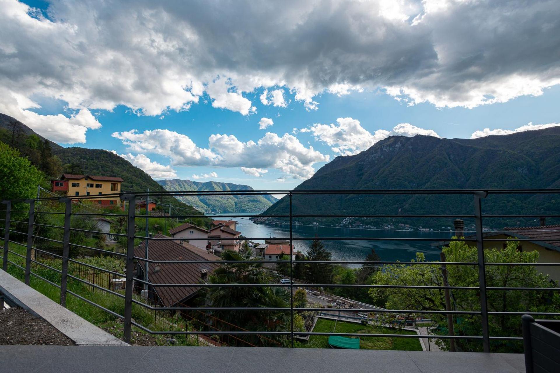 Appartamento Dany Con Vista Lago by Holiday Solutions view 3