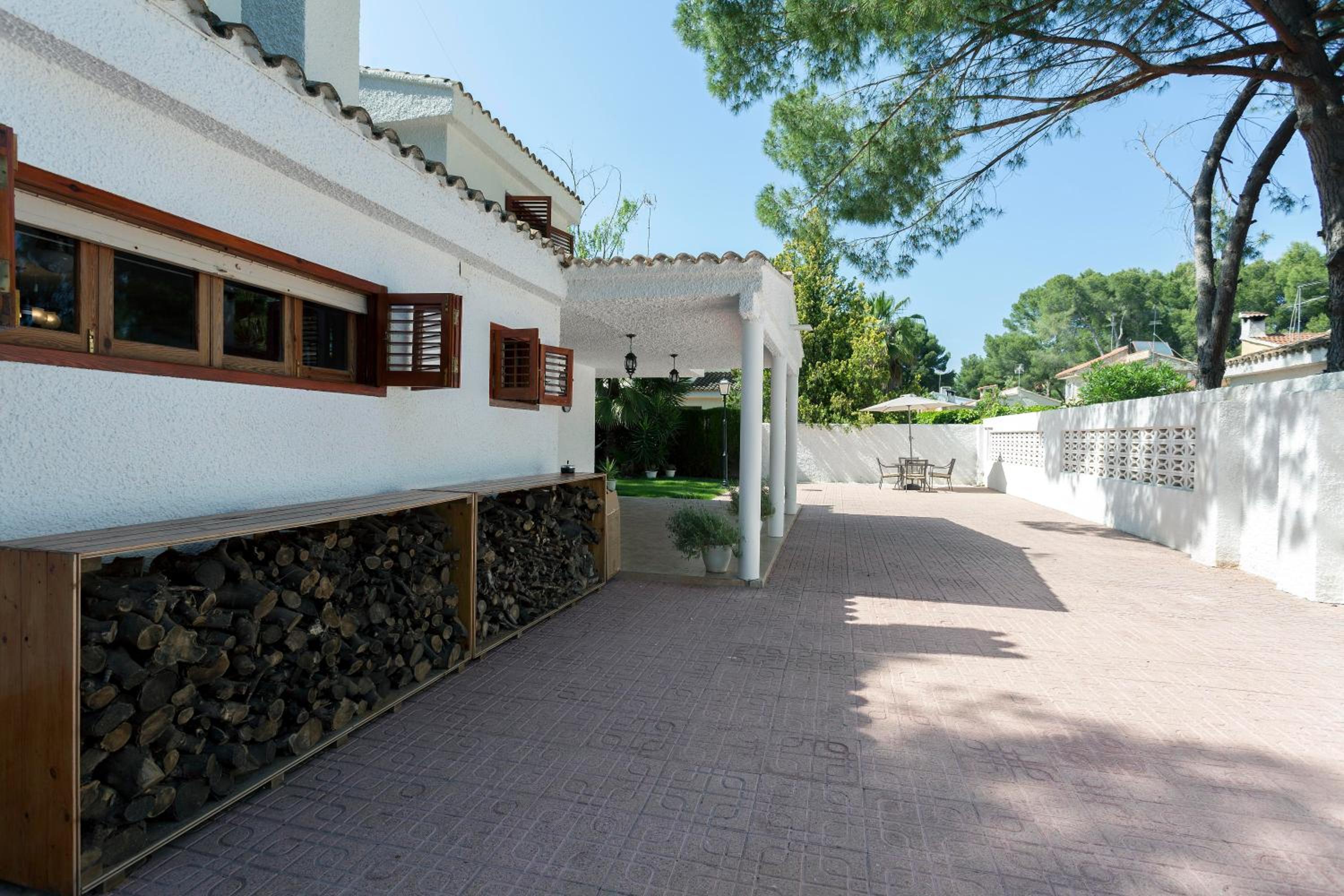 VILLA LATEL