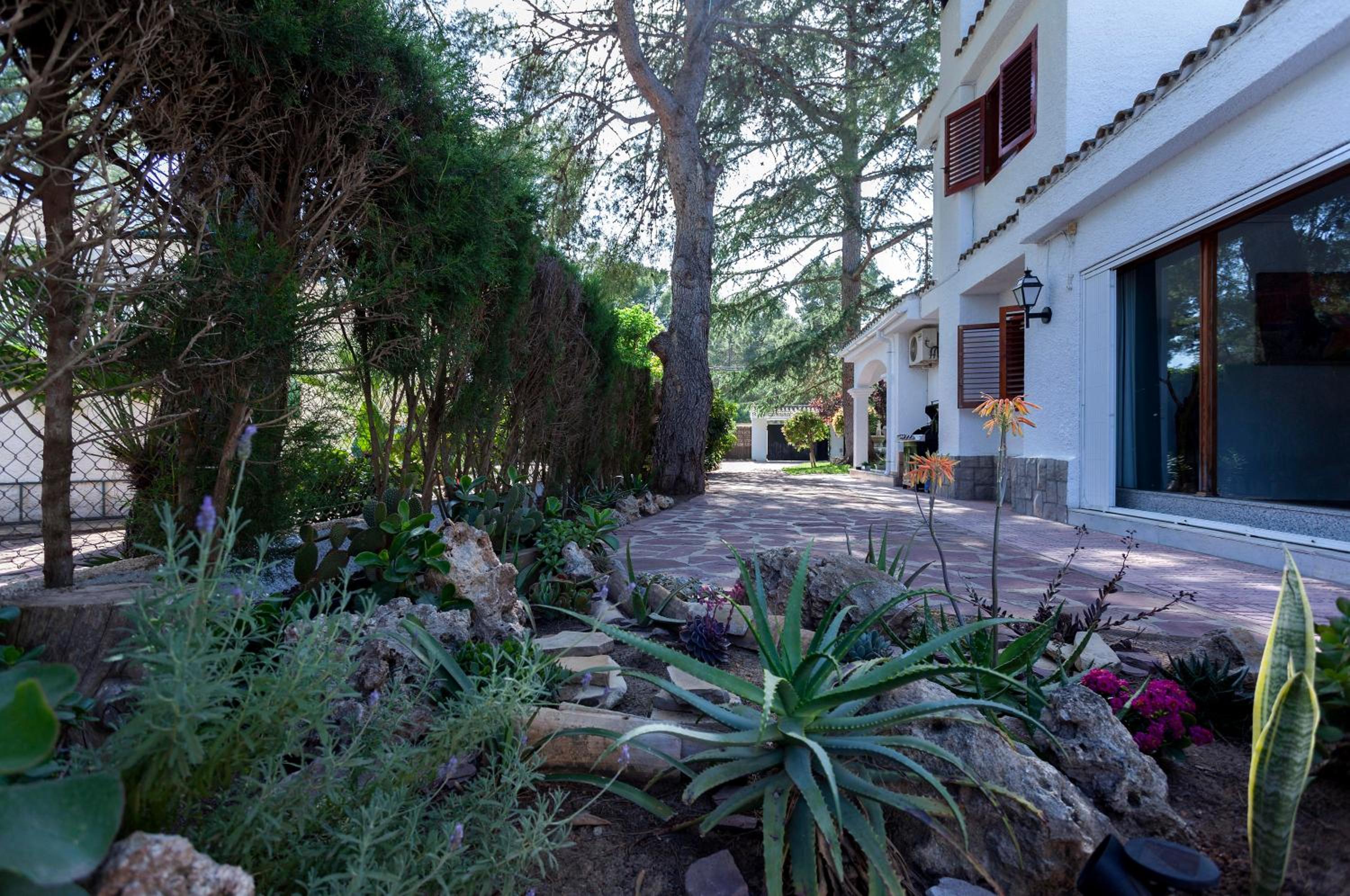 VILLA LATEL
