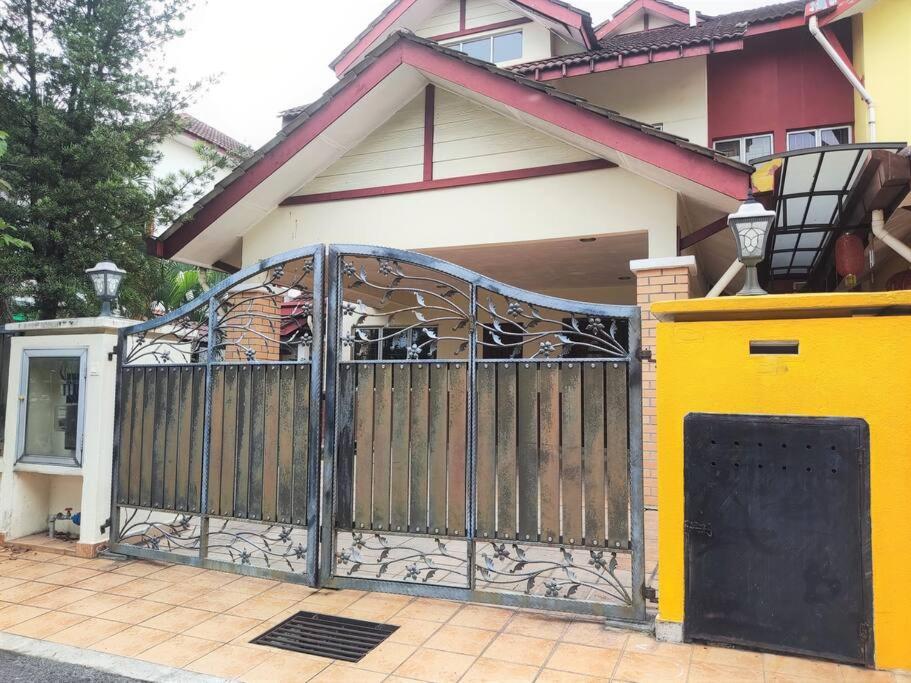 Puchong Semi D Homestay spacious 4 rooms photo 7