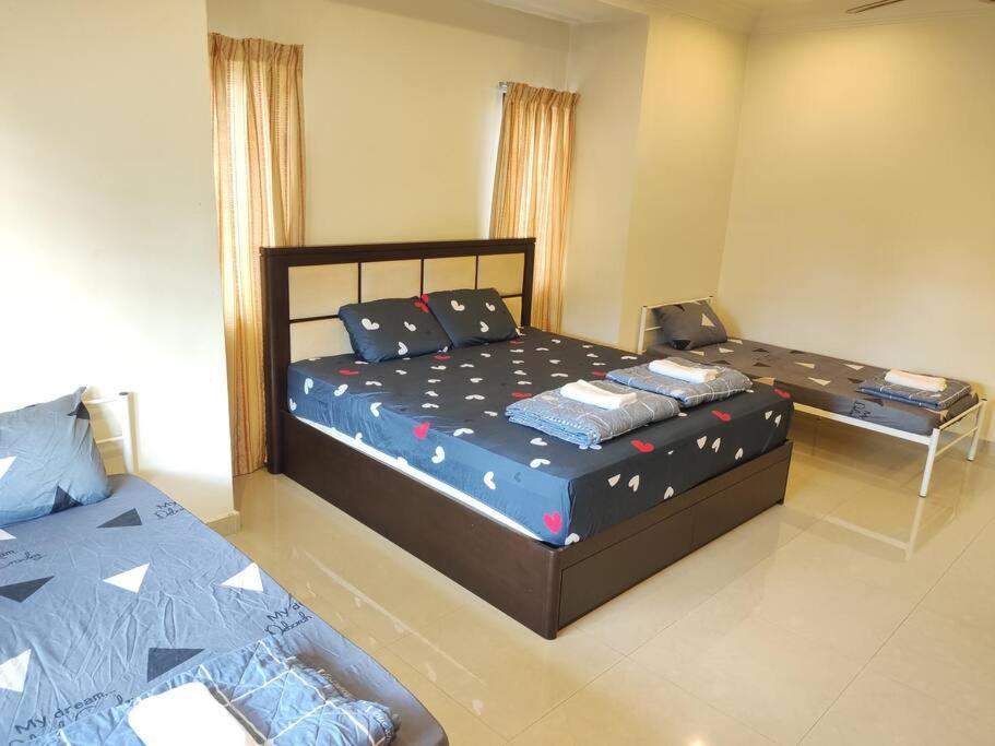 Puchong Semi D Homestay spacious 4 rooms