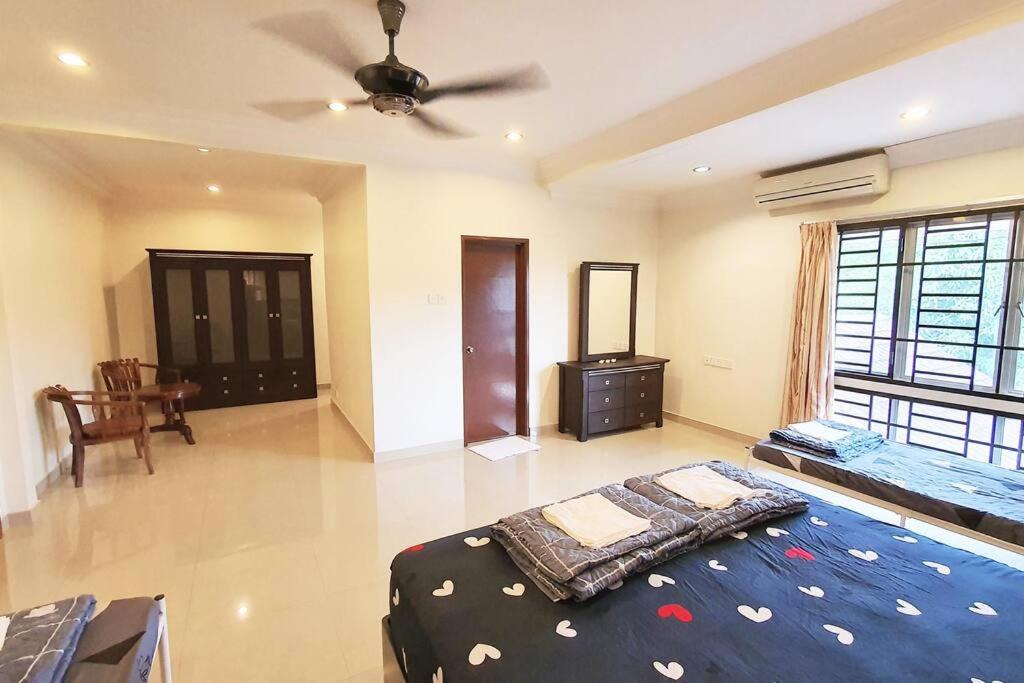 Puchong Semi D Homestay spacious 4 rooms