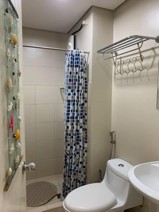 Homey 2 BR Unit w/Pool in Avida IT Park view 5