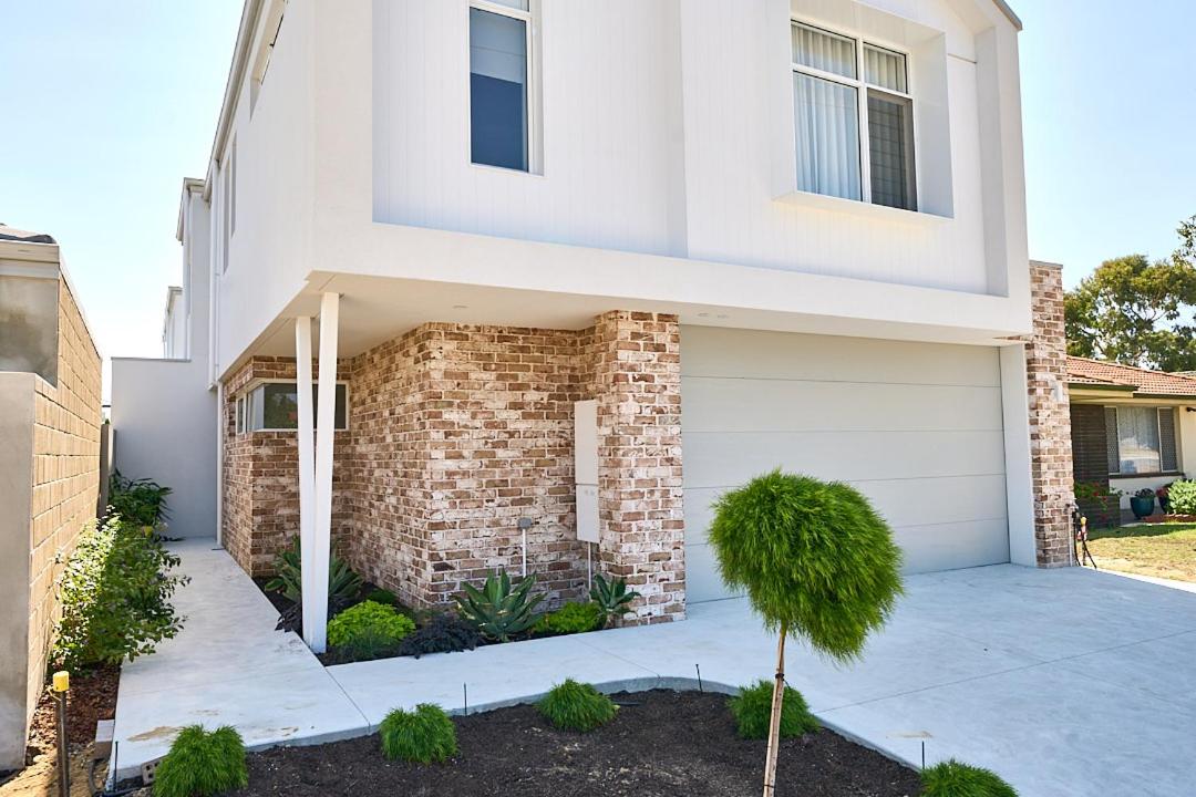 New luxury home amazing location with pool
