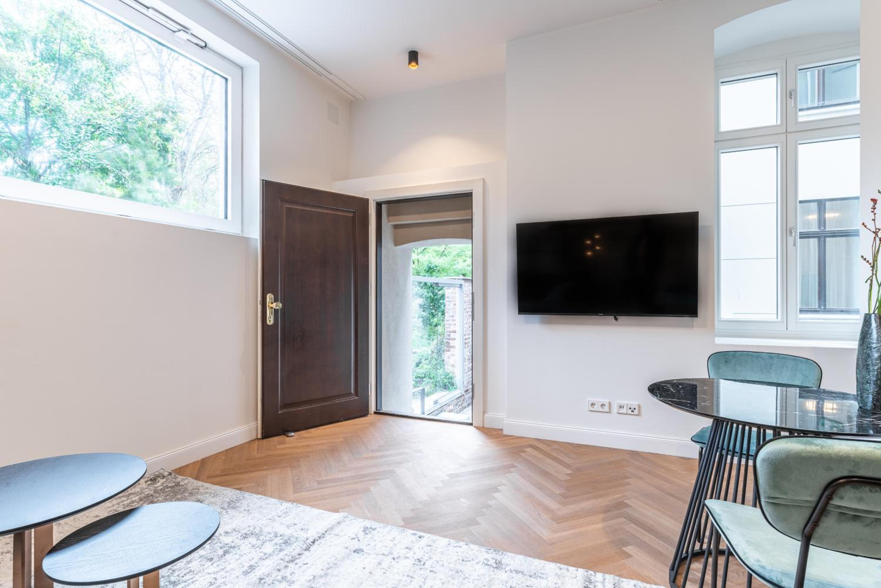 Spacious Apartments In Mitte- Feel The Citycenter