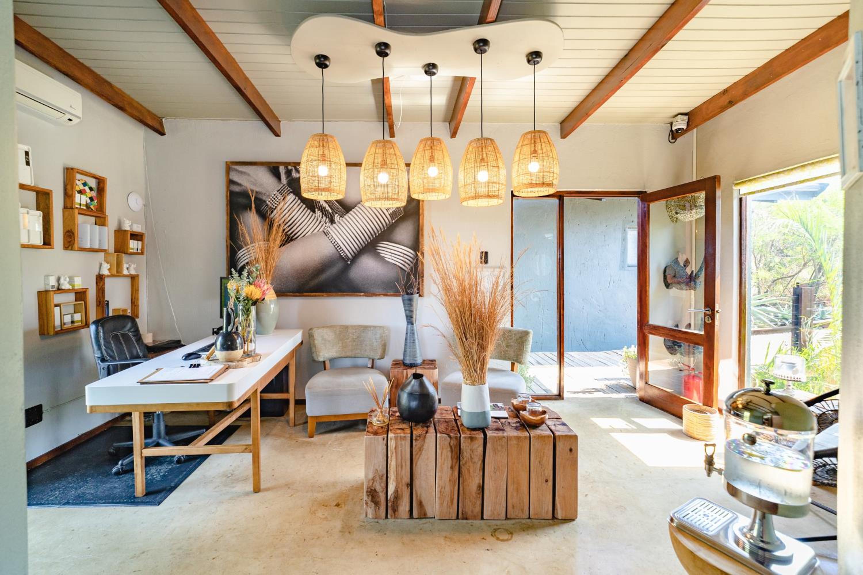 Rhino Ridge Safari Lodge