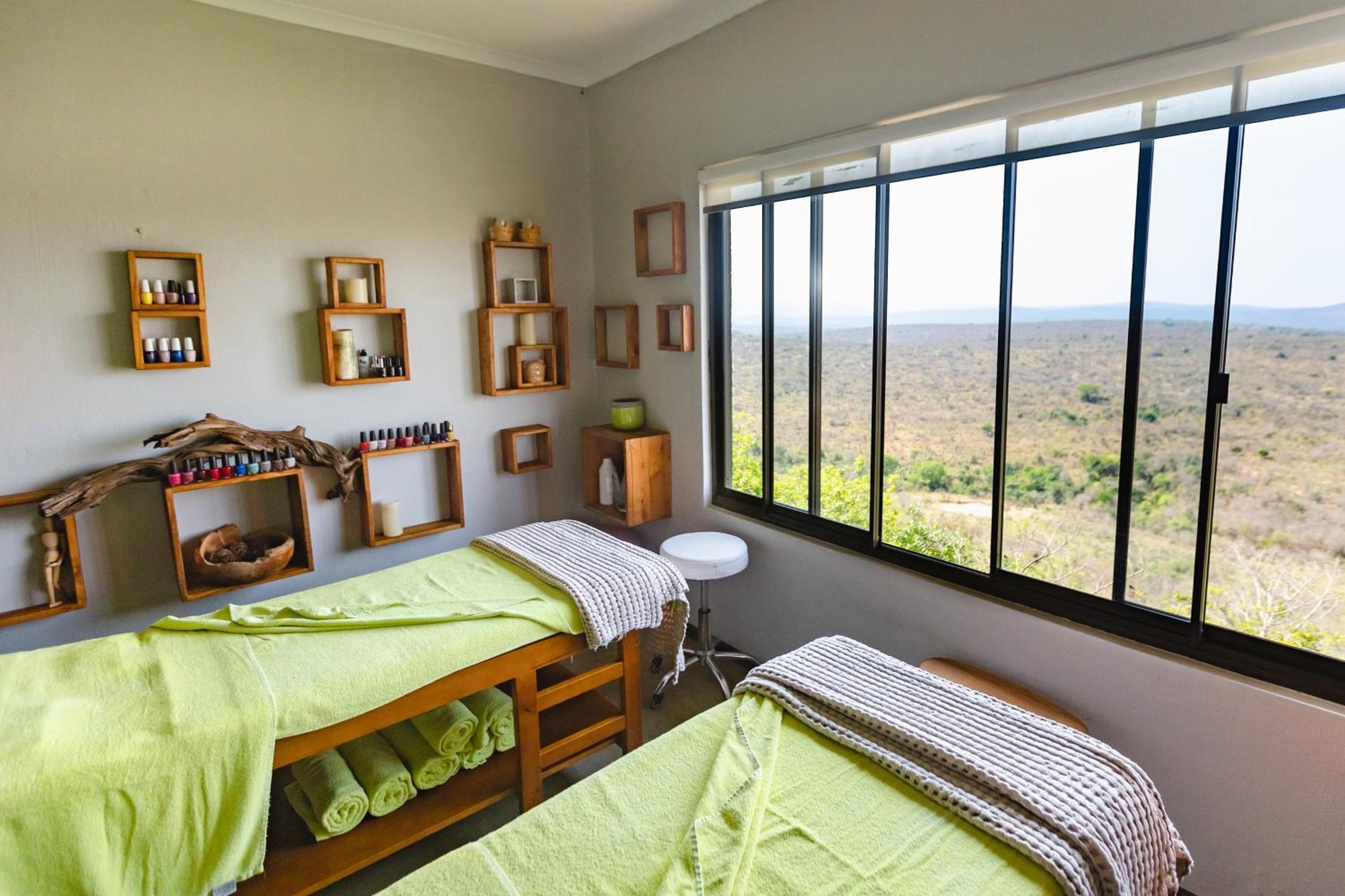 Rhino Ridge Safari Lodge