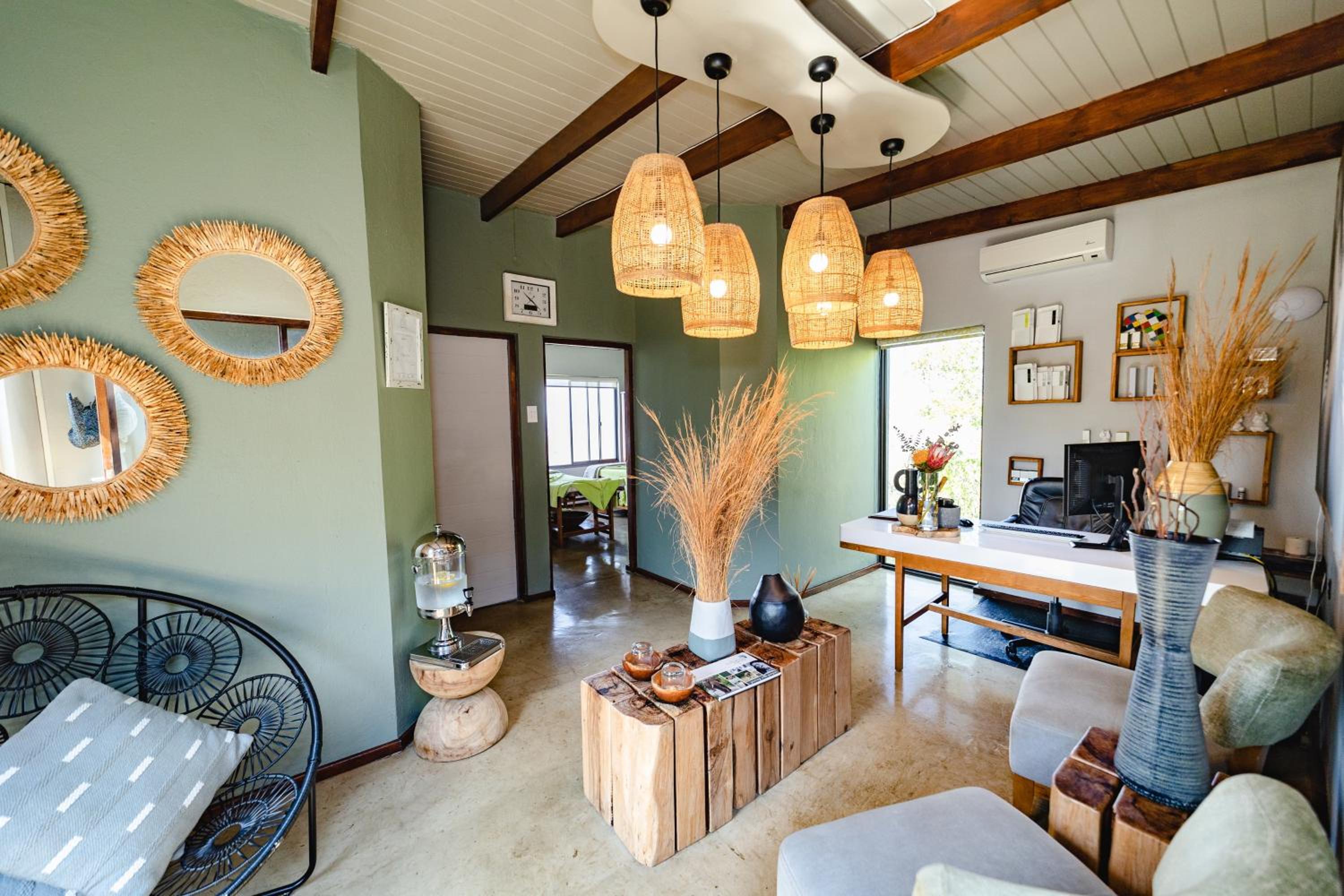 Rhino Ridge Safari Lodge