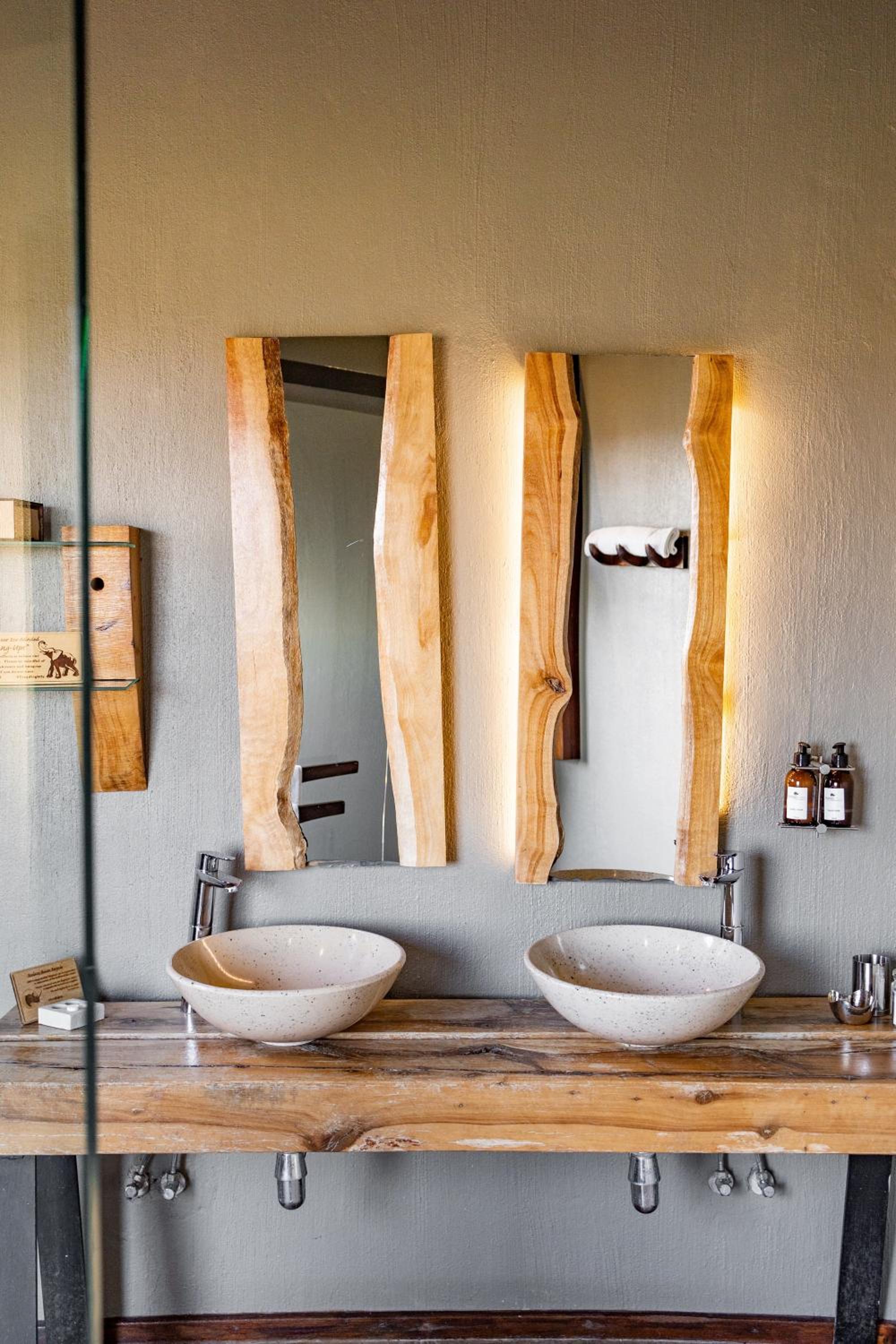 Rhino Ridge Safari Lodge