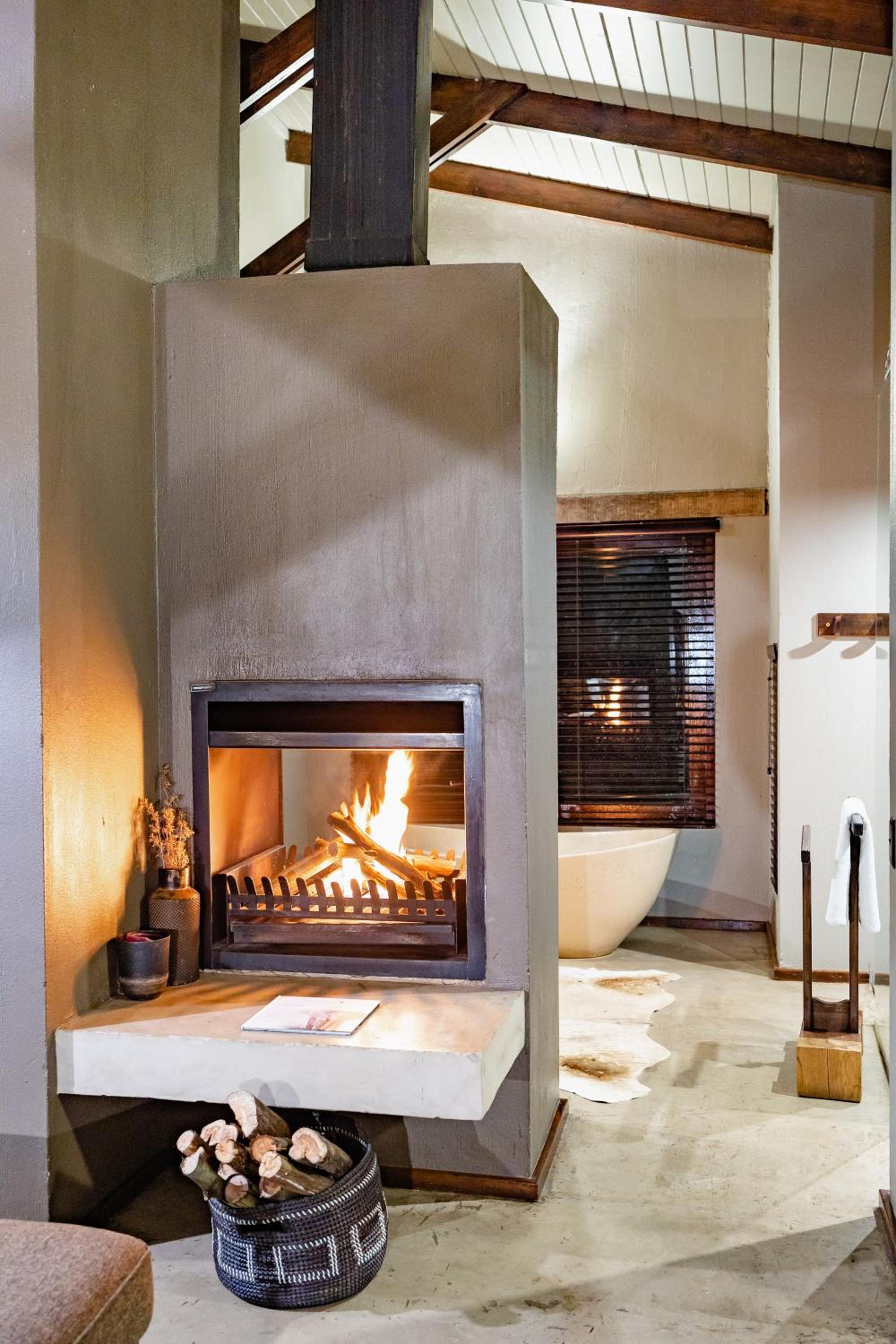 Rhino Ridge Safari Lodge