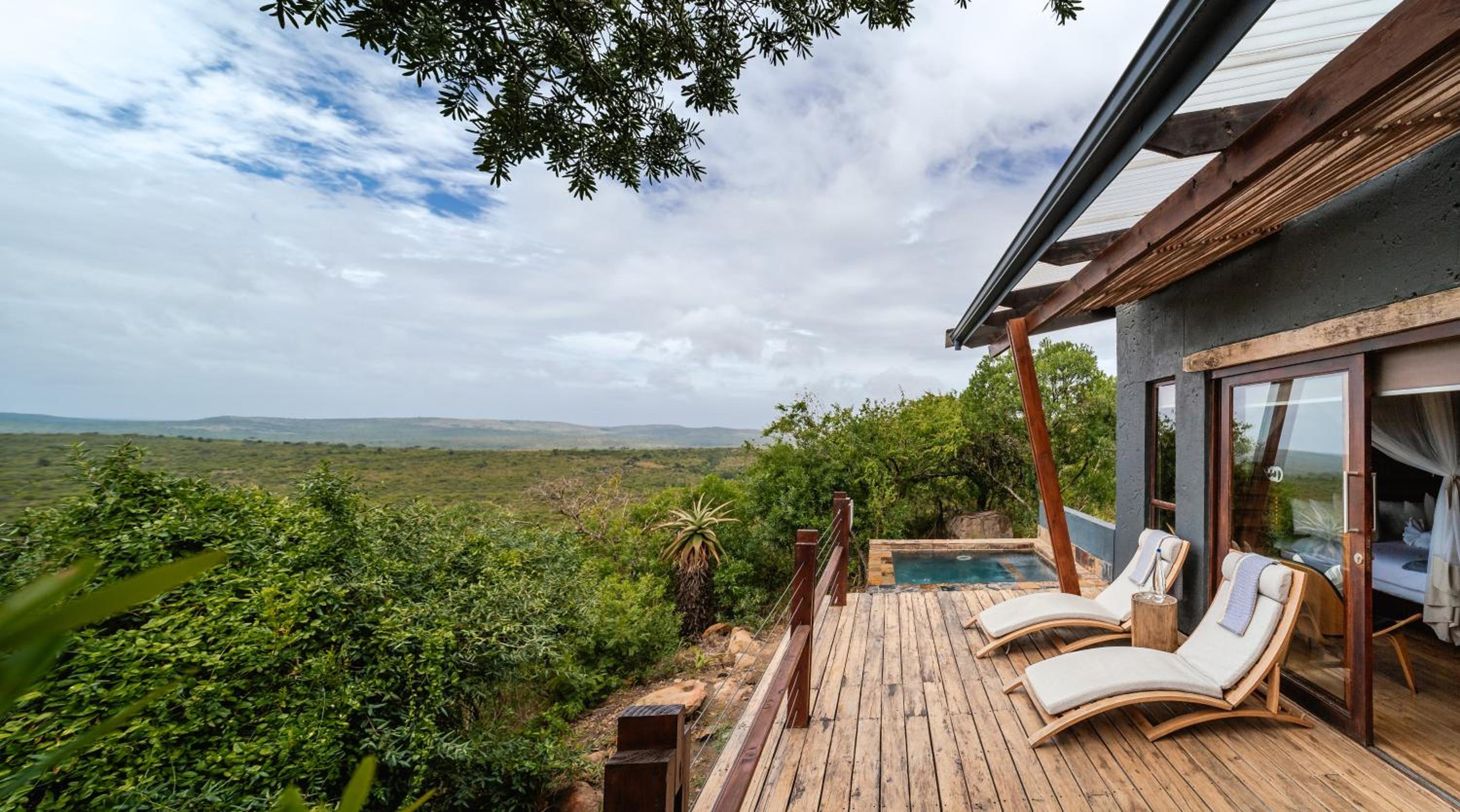 Rhino Ridge Safari Lodge