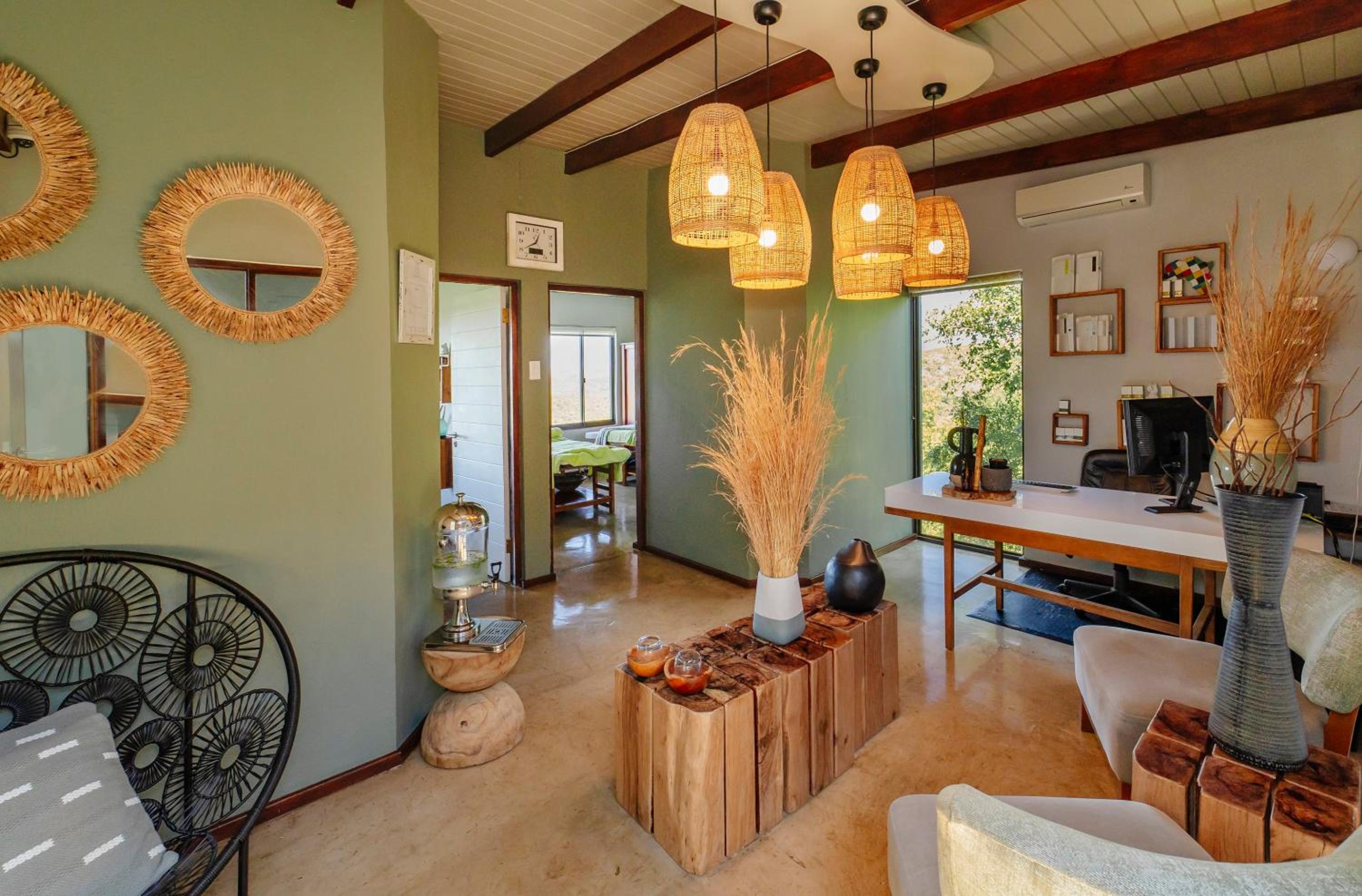 Rhino Ridge Safari Lodge