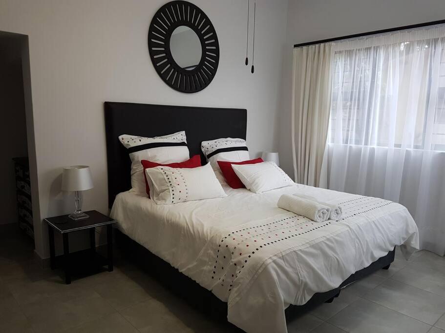 4 Bedroom house with lovely sea views. view 2