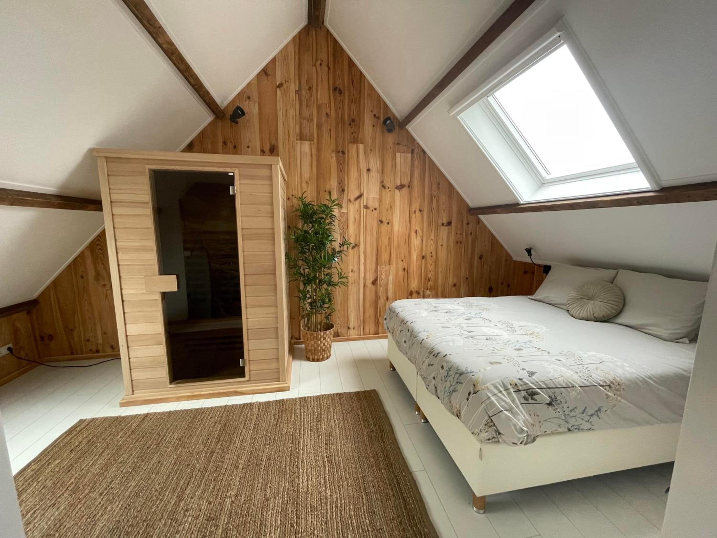 Appartement 'Droom in de polder de Suite met prive sauna view 5