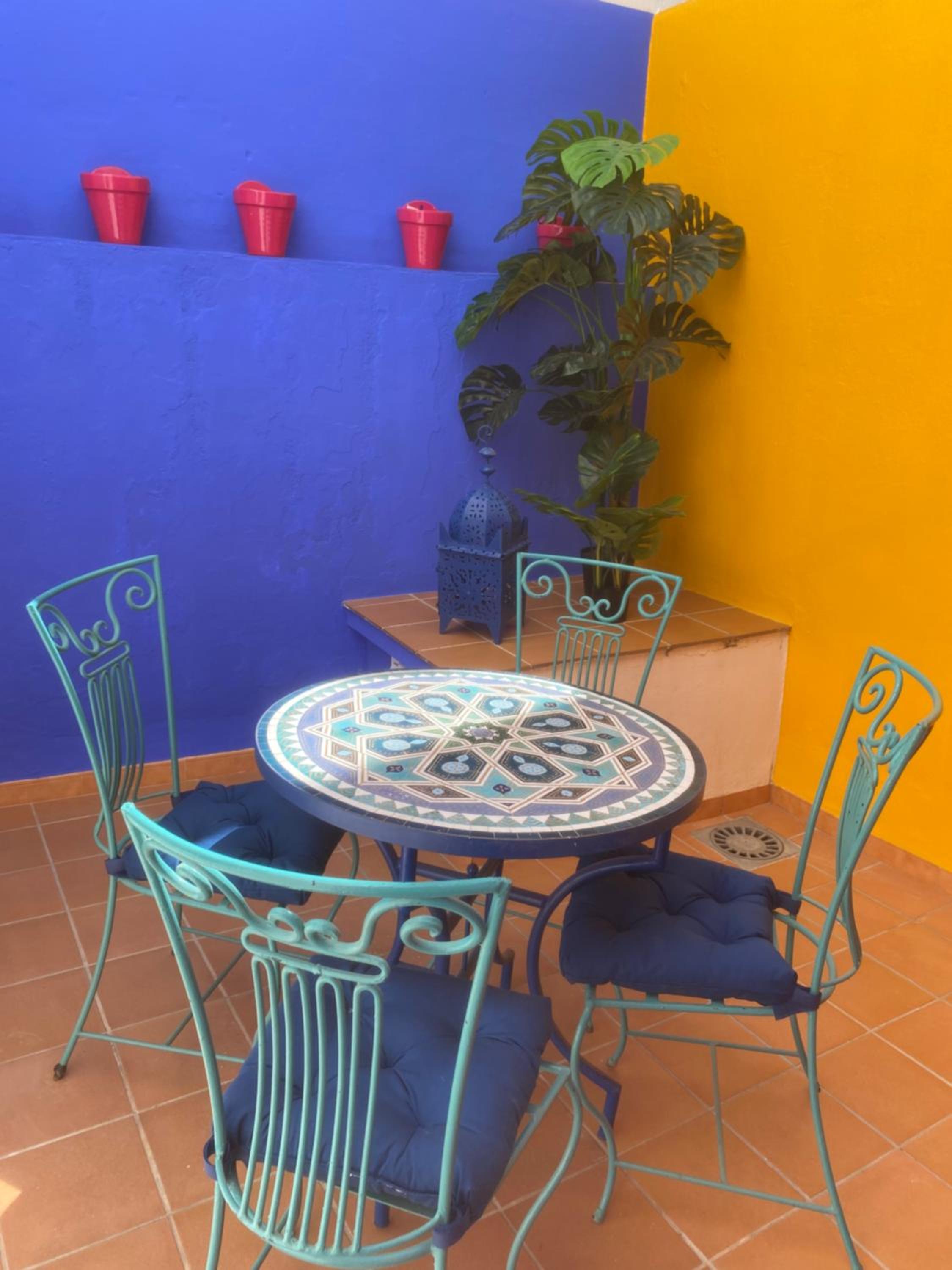 Las Flores Apartments