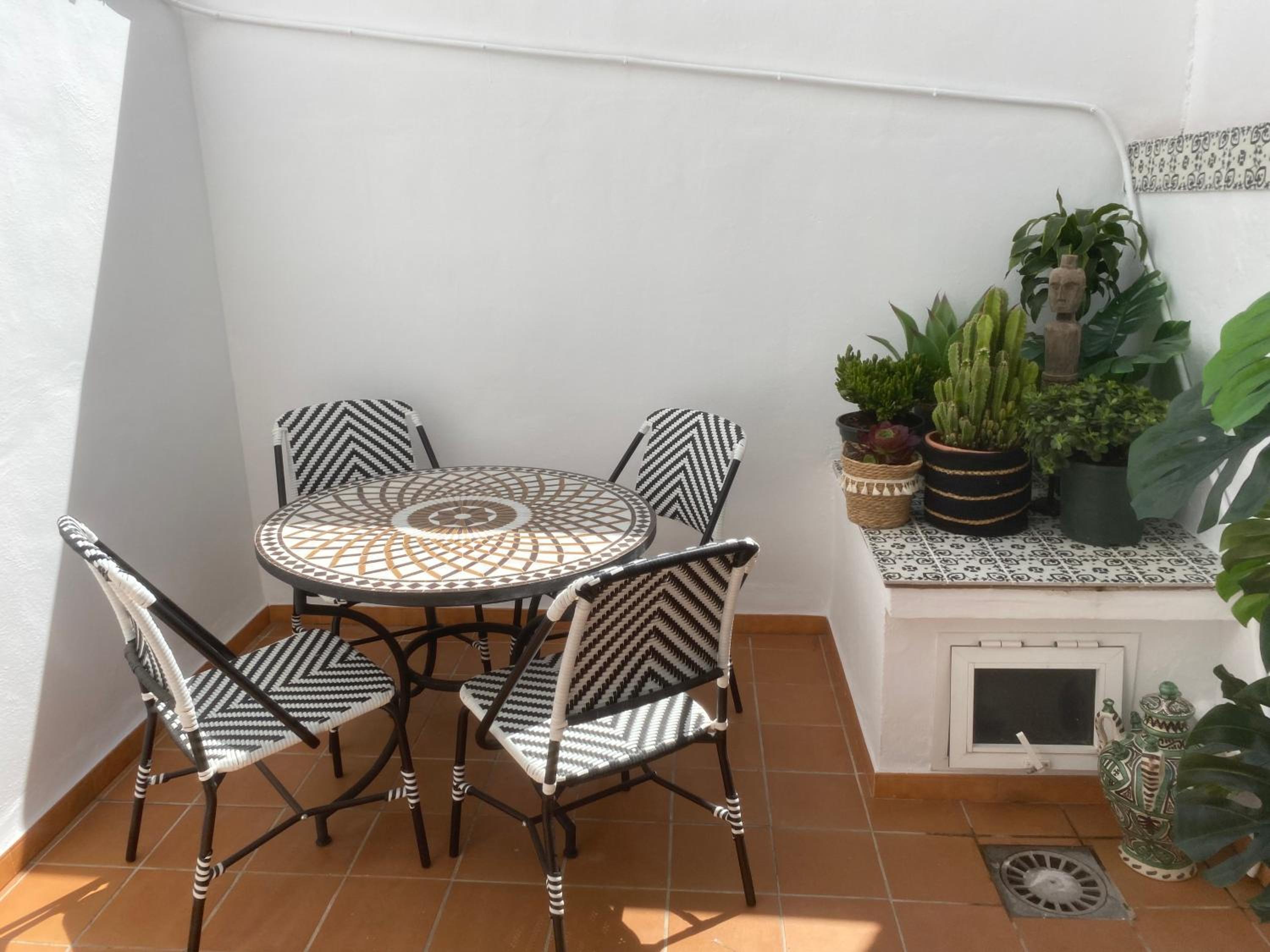 Las Flores Apartments
