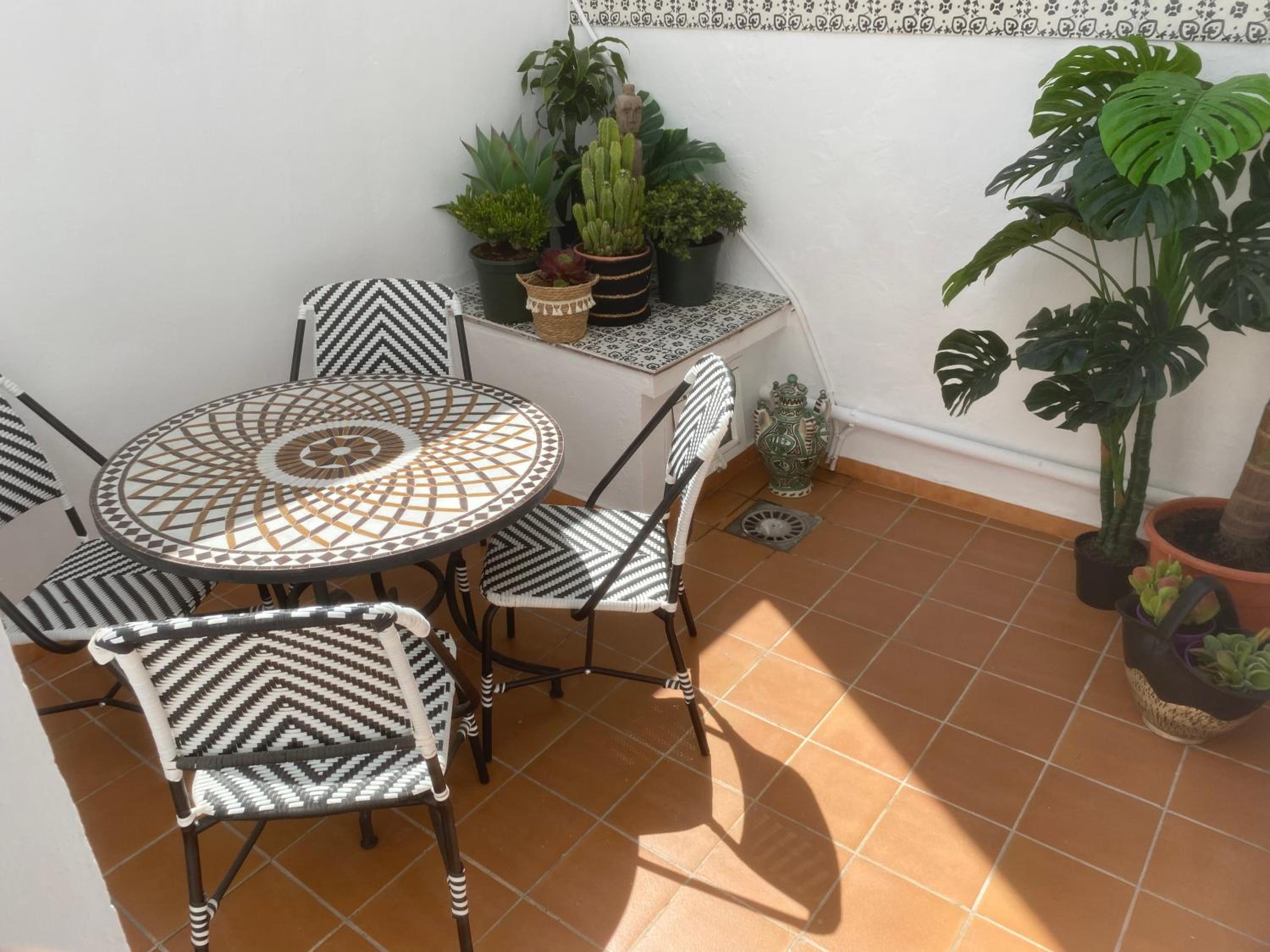 Las Flores Apartments