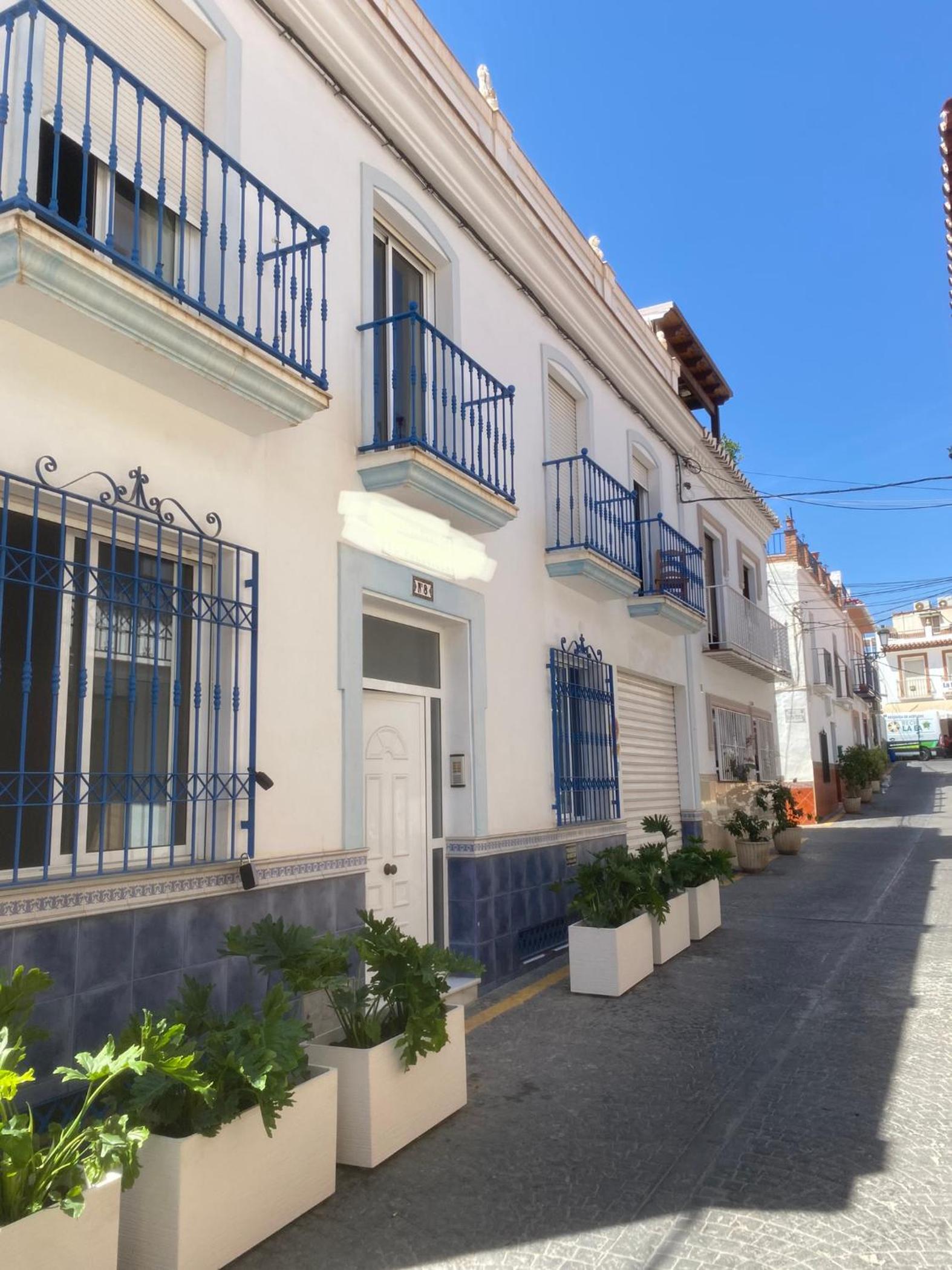 Las Flores Apartments
