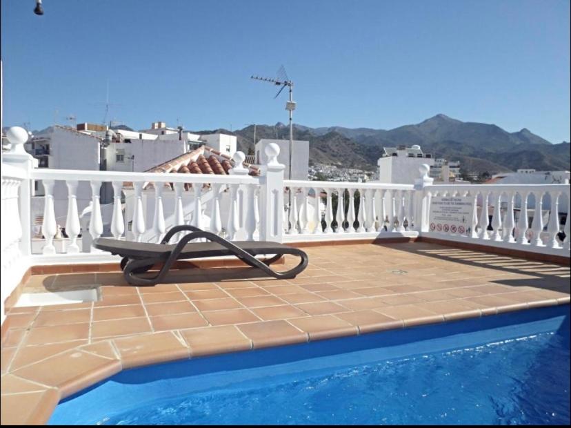 Las Flores Apartments