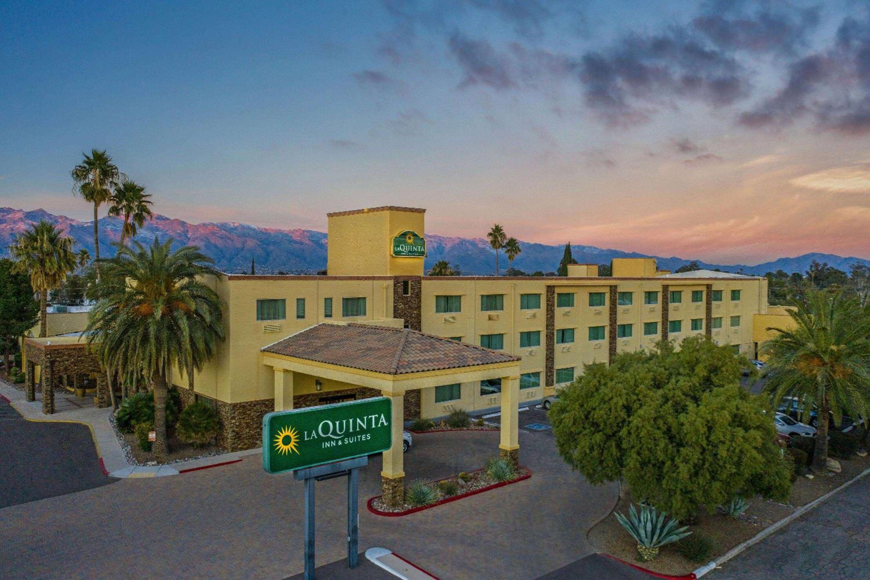 Hotel La Quinta by Wyndham Tucson - Reid Park - Image 1