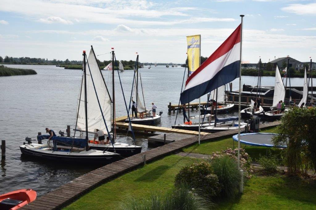 Het Toppunt groot vakantiehuis aan het water view 2