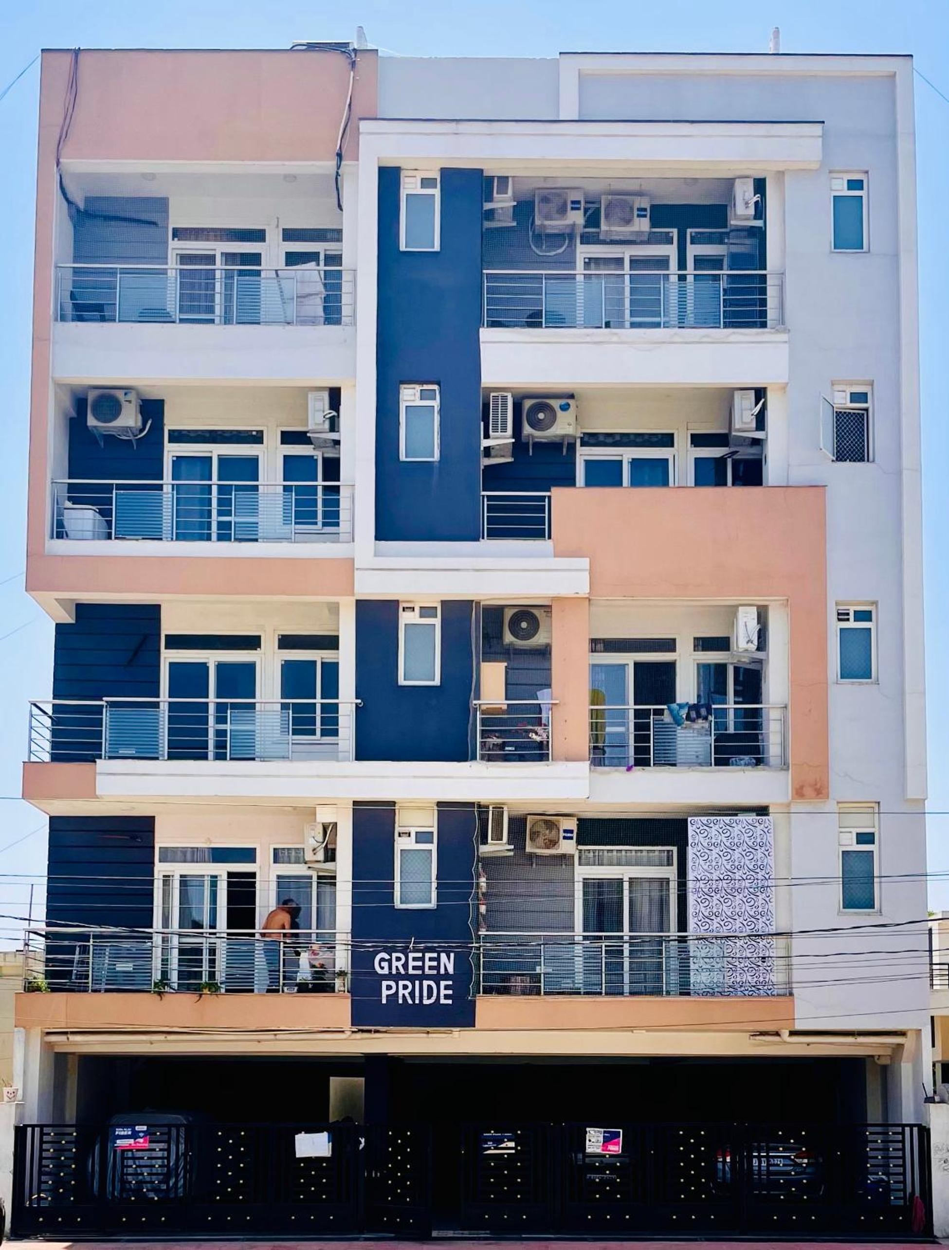Airport Bliss Apartment+Balcony & Netflix + Prime