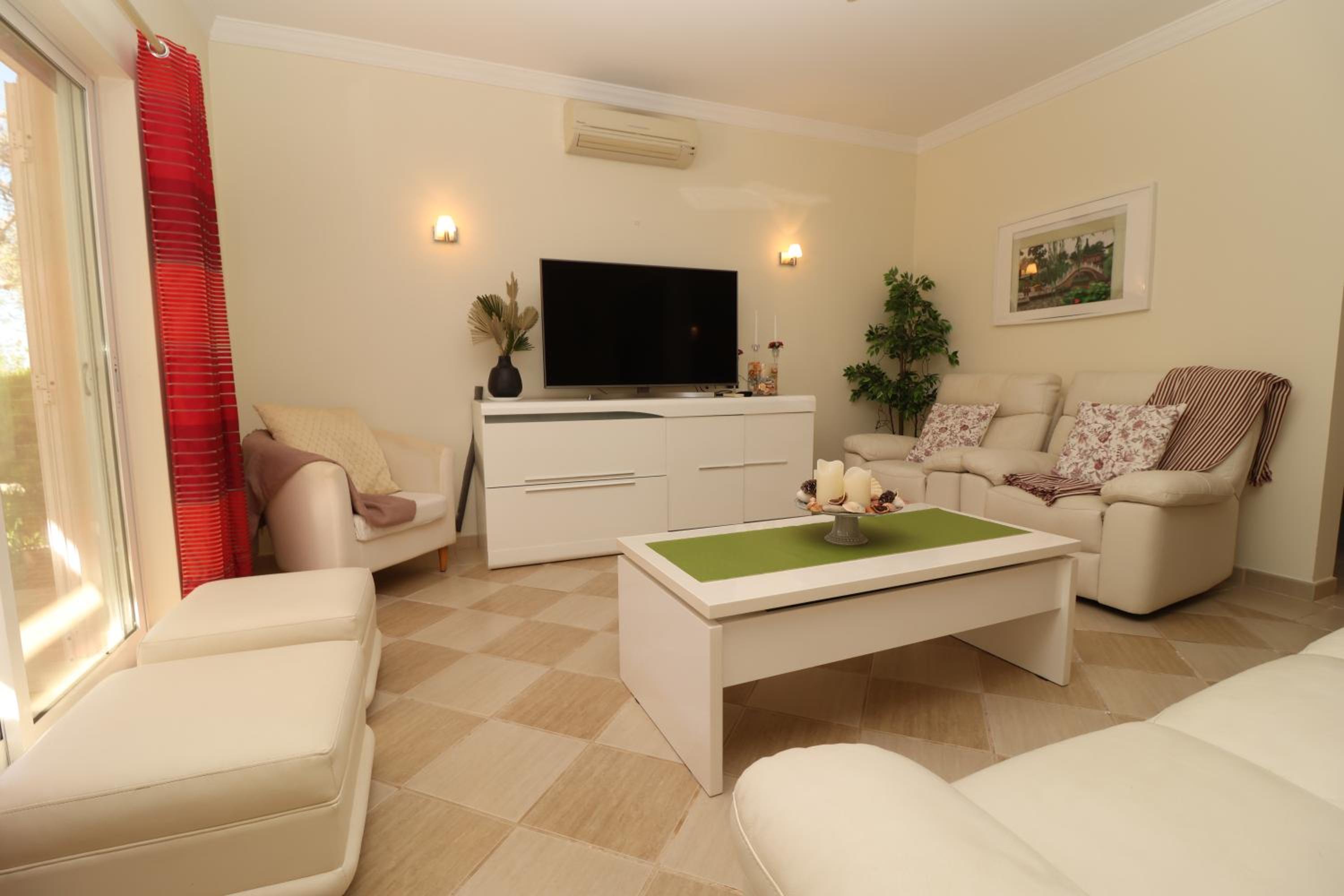 Villa Jóia - 3 Bedroom Villa with Swimming pool in Boliqueime, near Vilamoura, Algarve view 2