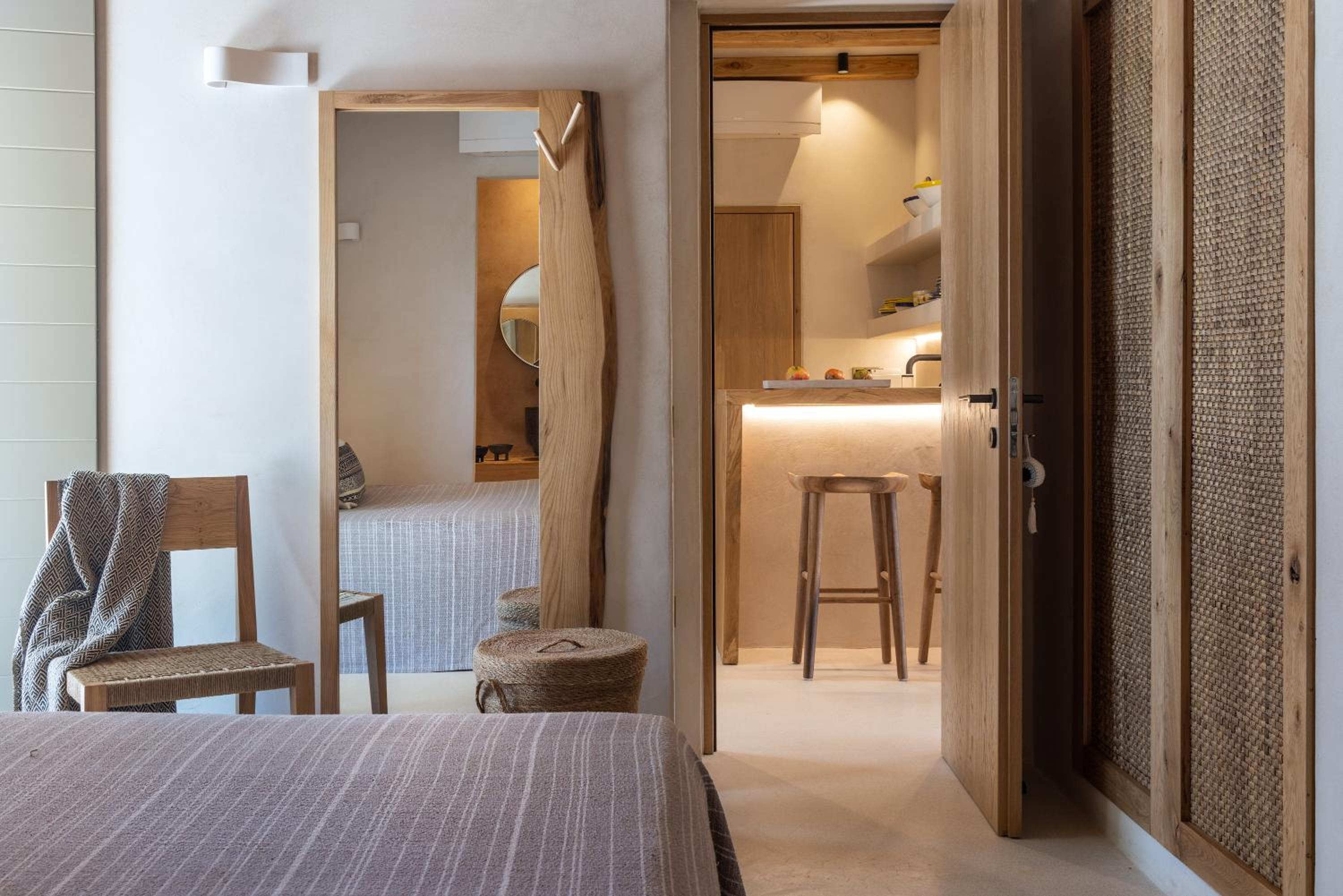 Beachfront 3BR Villa Iremia in Naxos view 4