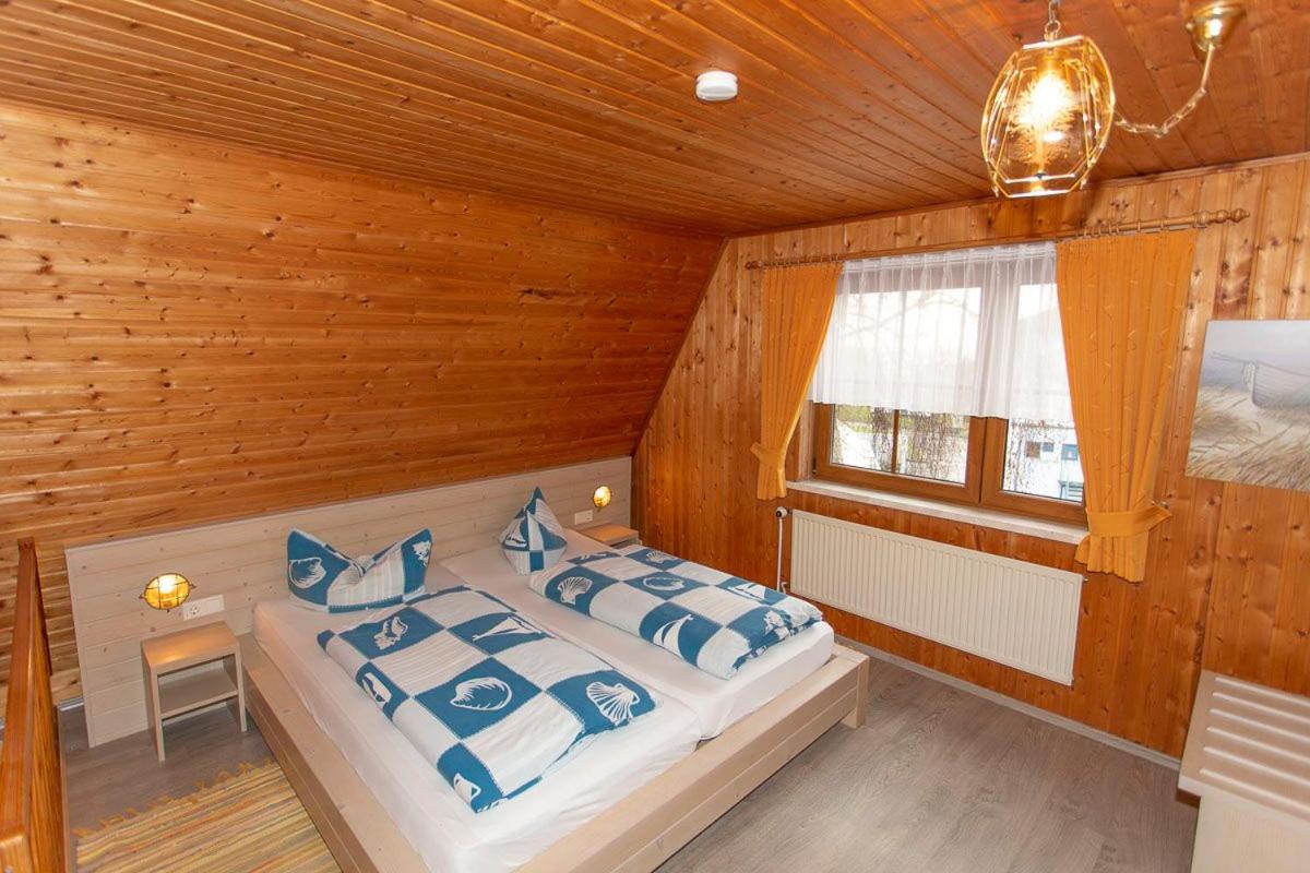 Ferienwohnungen unter Reet 45106