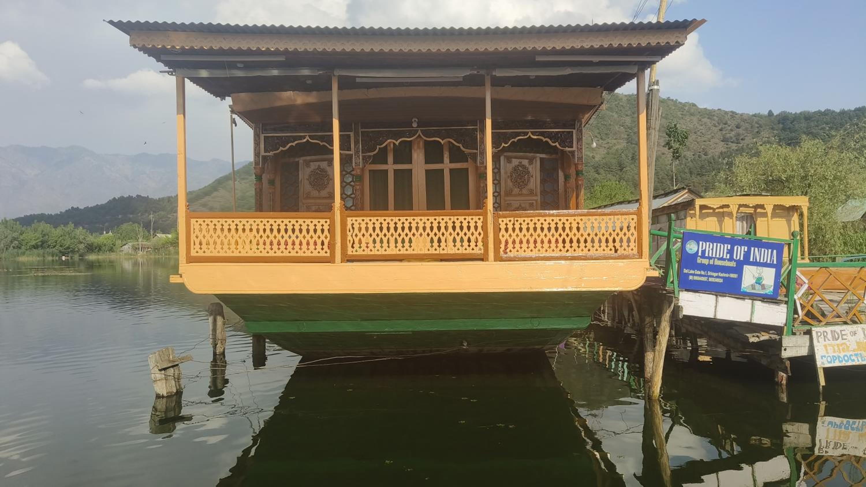 Houseboat Pride of India view 5