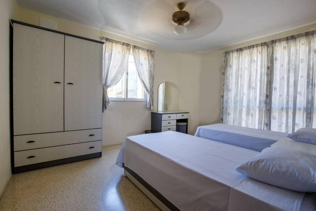 Standard 3 bedroom Balluta Bay (7) view 2