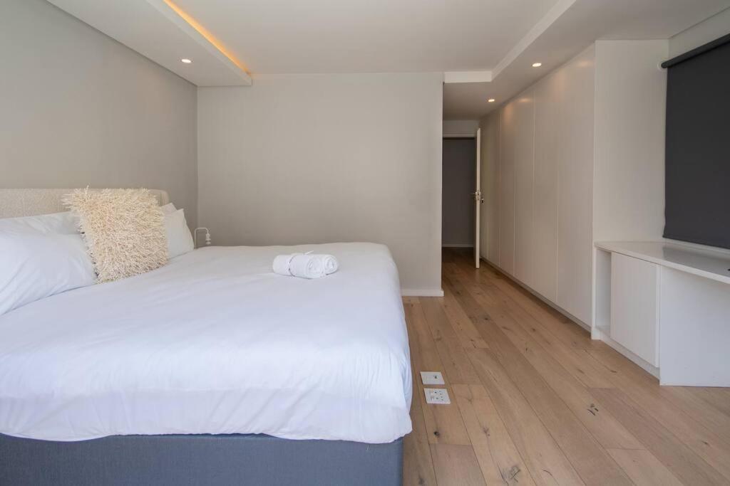 Newly built 2-bedroom in Ten-On-Q view 5
