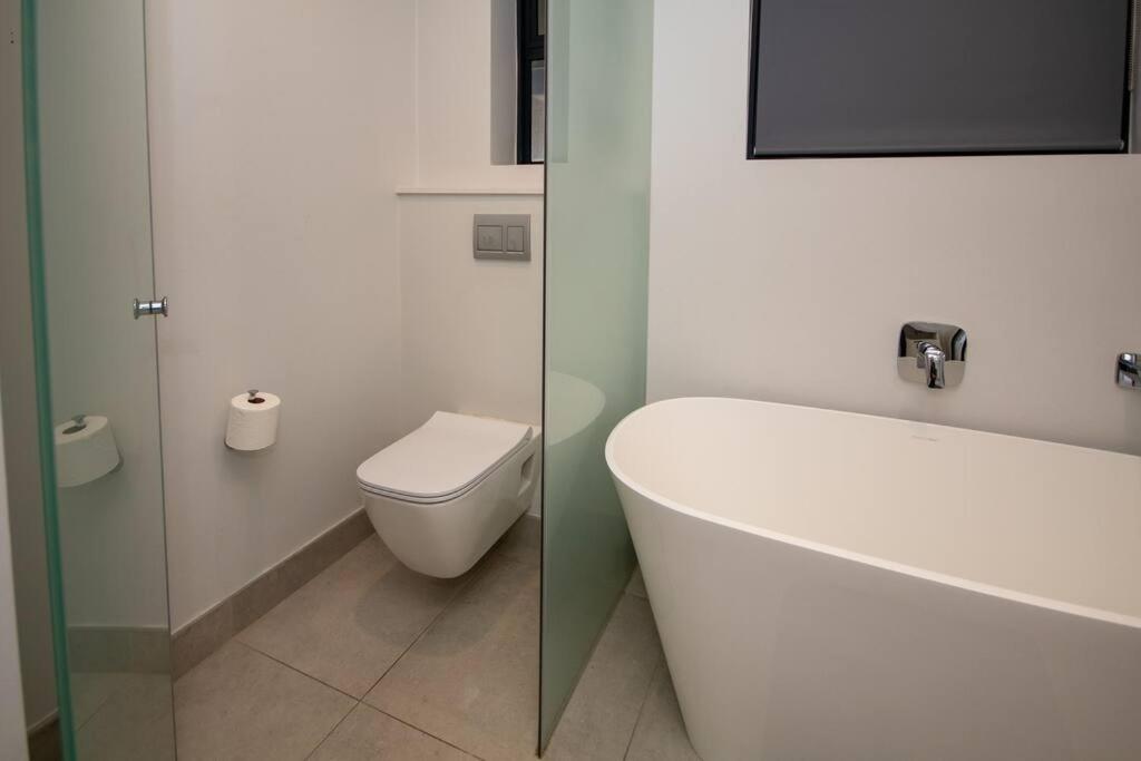 Newly built 2-bedroom in Ten-On-Q view 4