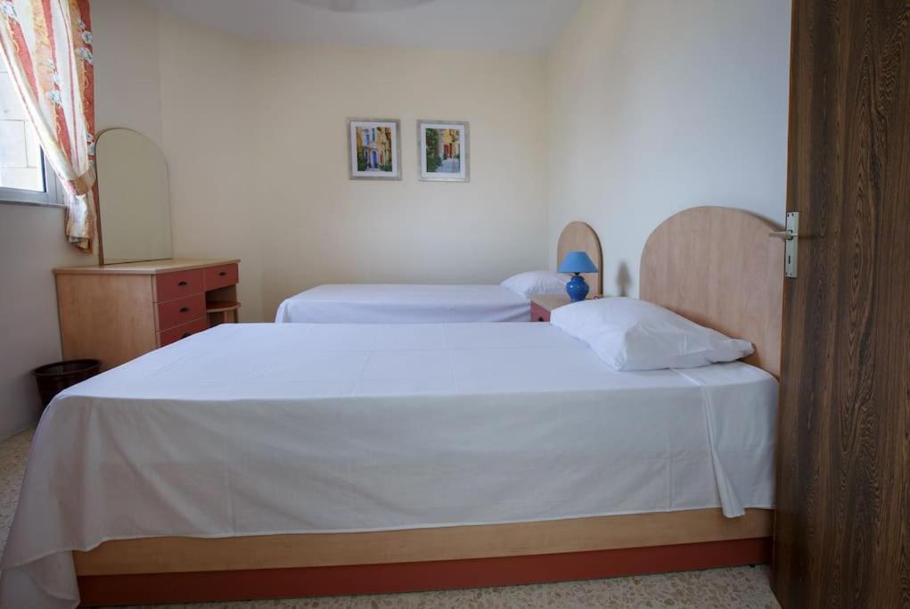 Standard 1 bedroom Balluta Bay (2) view 3