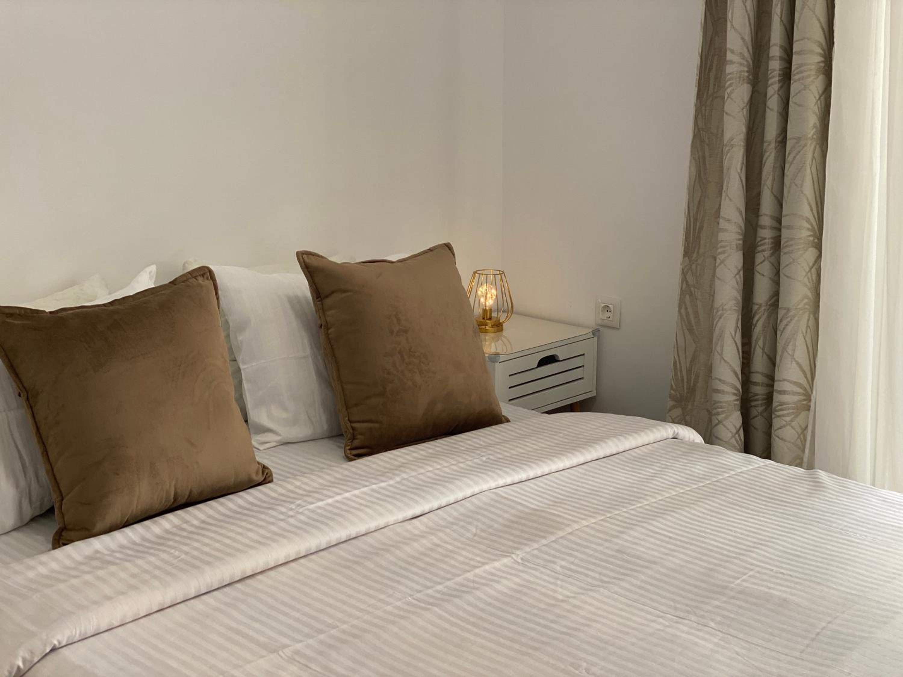 Veselinka Apartments & Rooms view 3