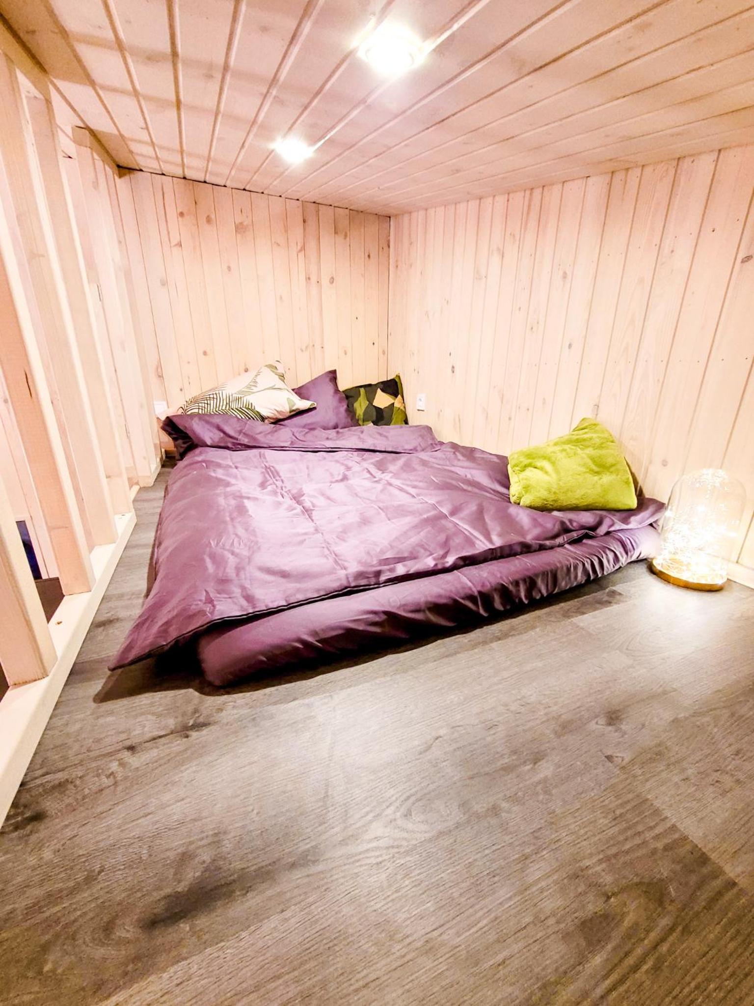 HOLIDAY CABIN 'OAK' with a private hot-tub extra fee view 3