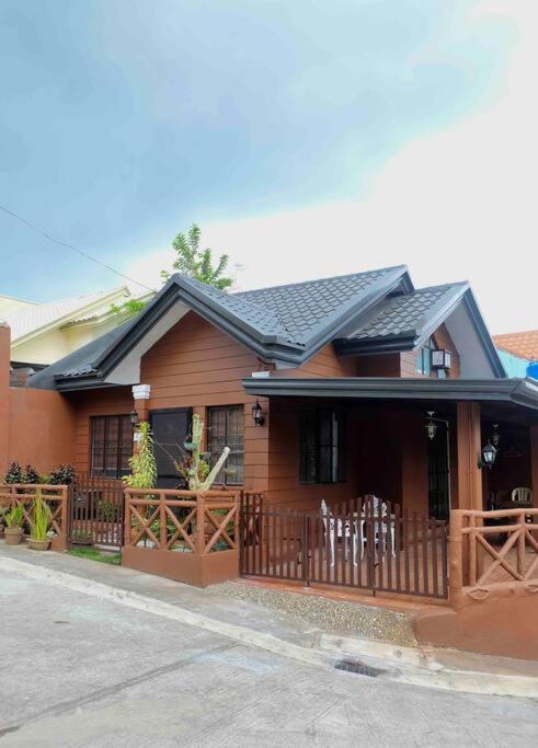Family-Friendly Cabin Hideaway, Alfonso Tagaytay view 3
