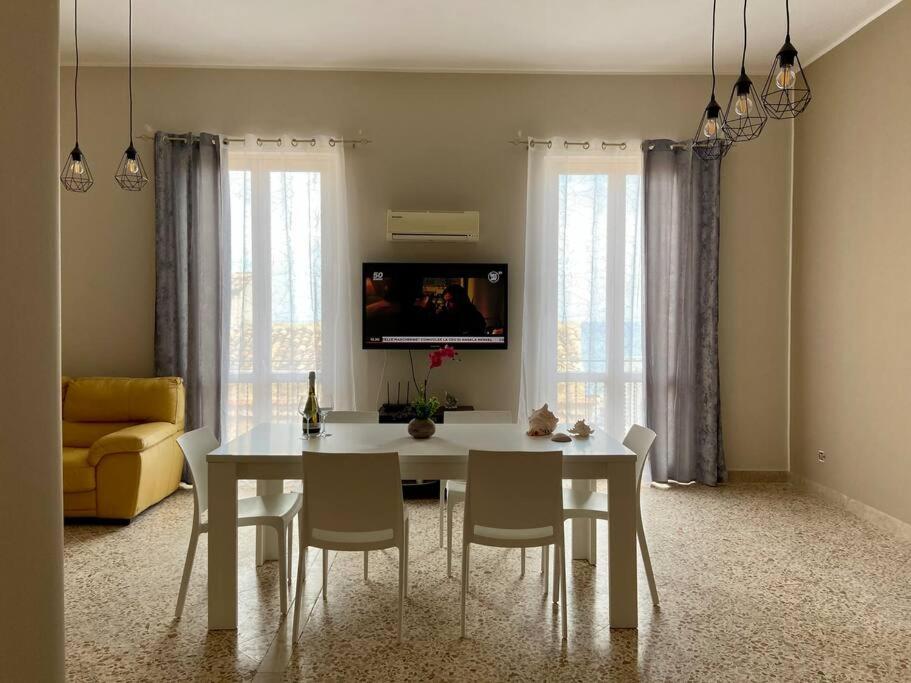 Hotel Appartamento in centro storico con ampio terrazzo sul mare - Image 1