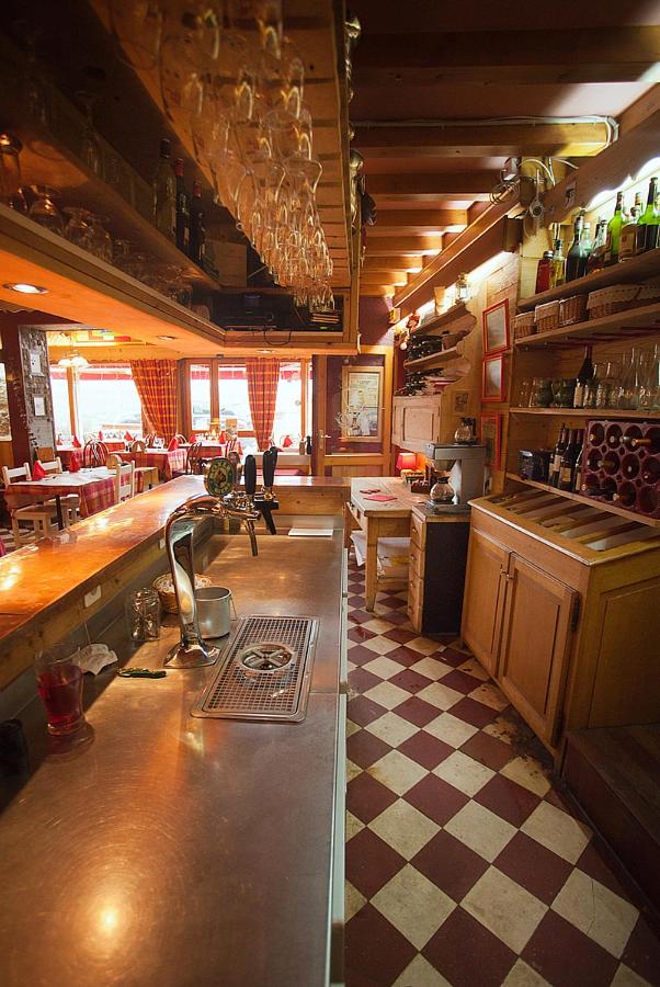 restaurant