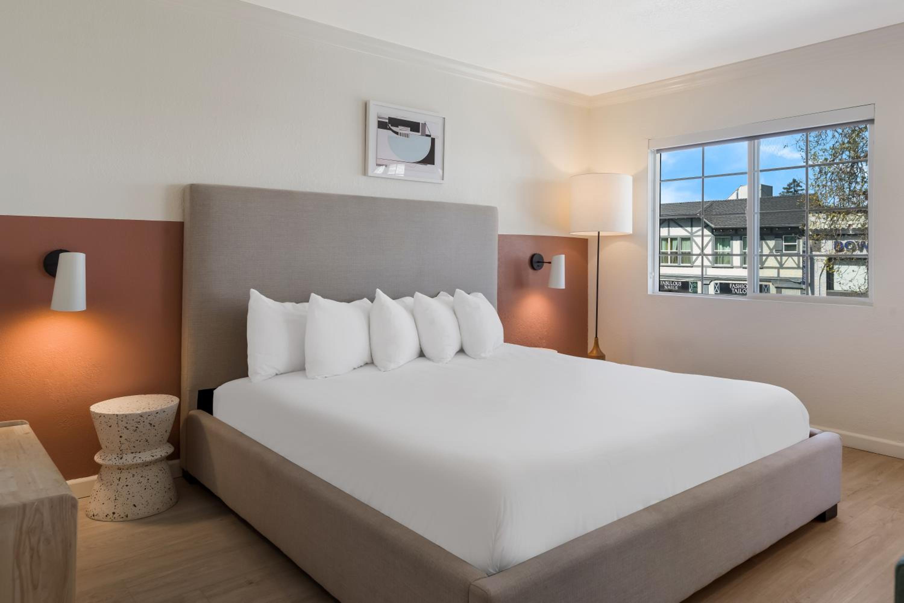 Signature Inn Oakland