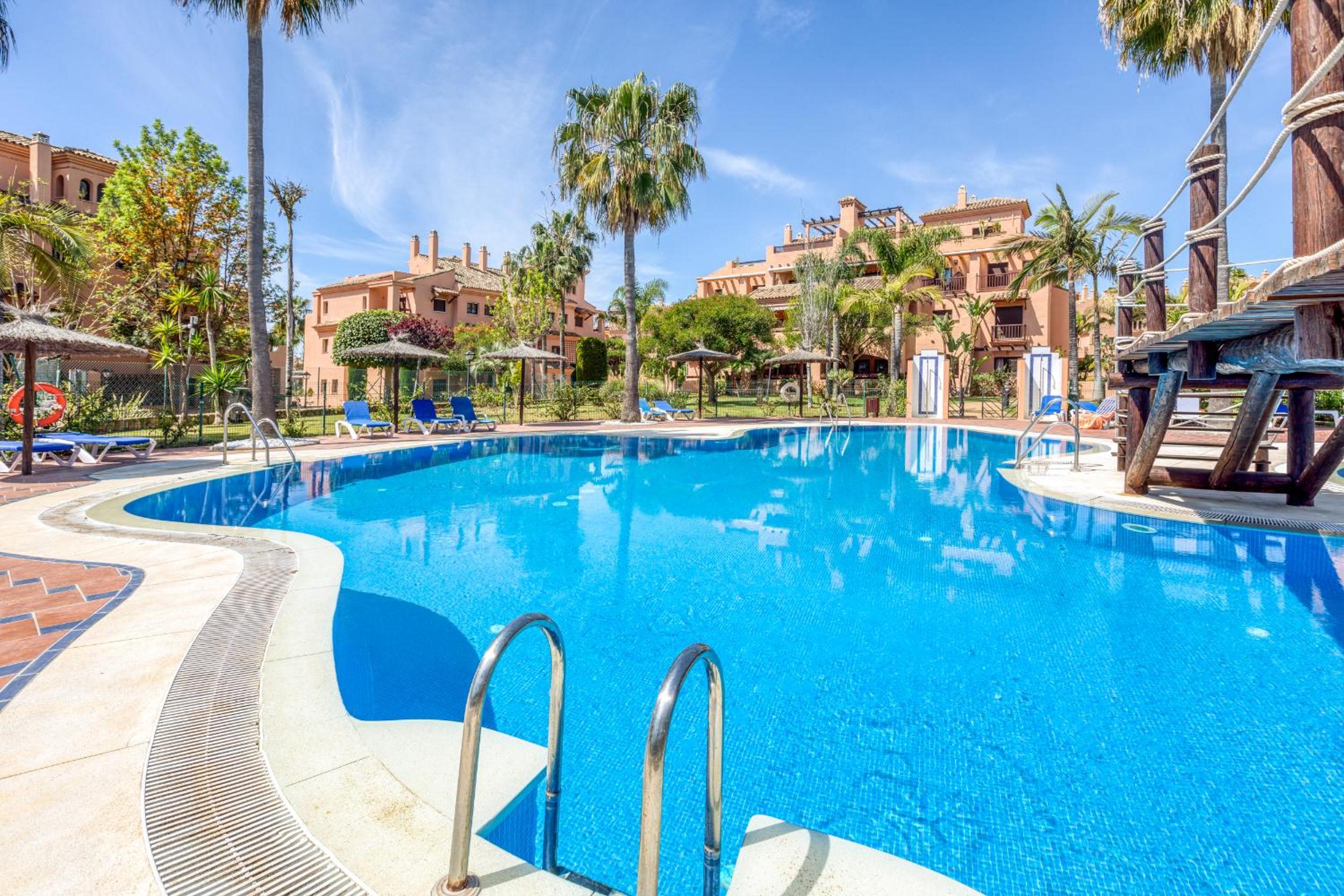 Deluxe relax apartment with pool
